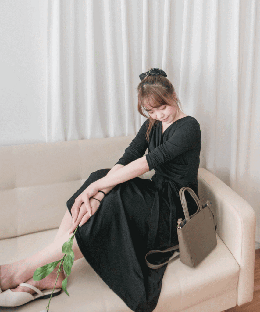 Cotton Ballet 黑色輕盈優雅彈性棉質疊領口, Dress/ DS9336