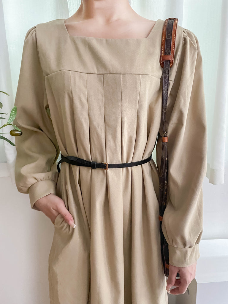 Square Pleated 杏色前後方領車褶裙身口袋連身裙, Dress/ DS9365