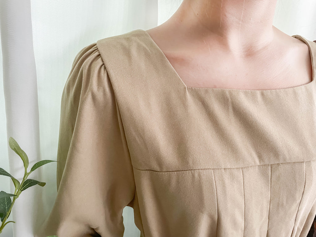 Square Pleated 杏色前後方領車褶裙身口袋連身裙, Dress/ DS9365