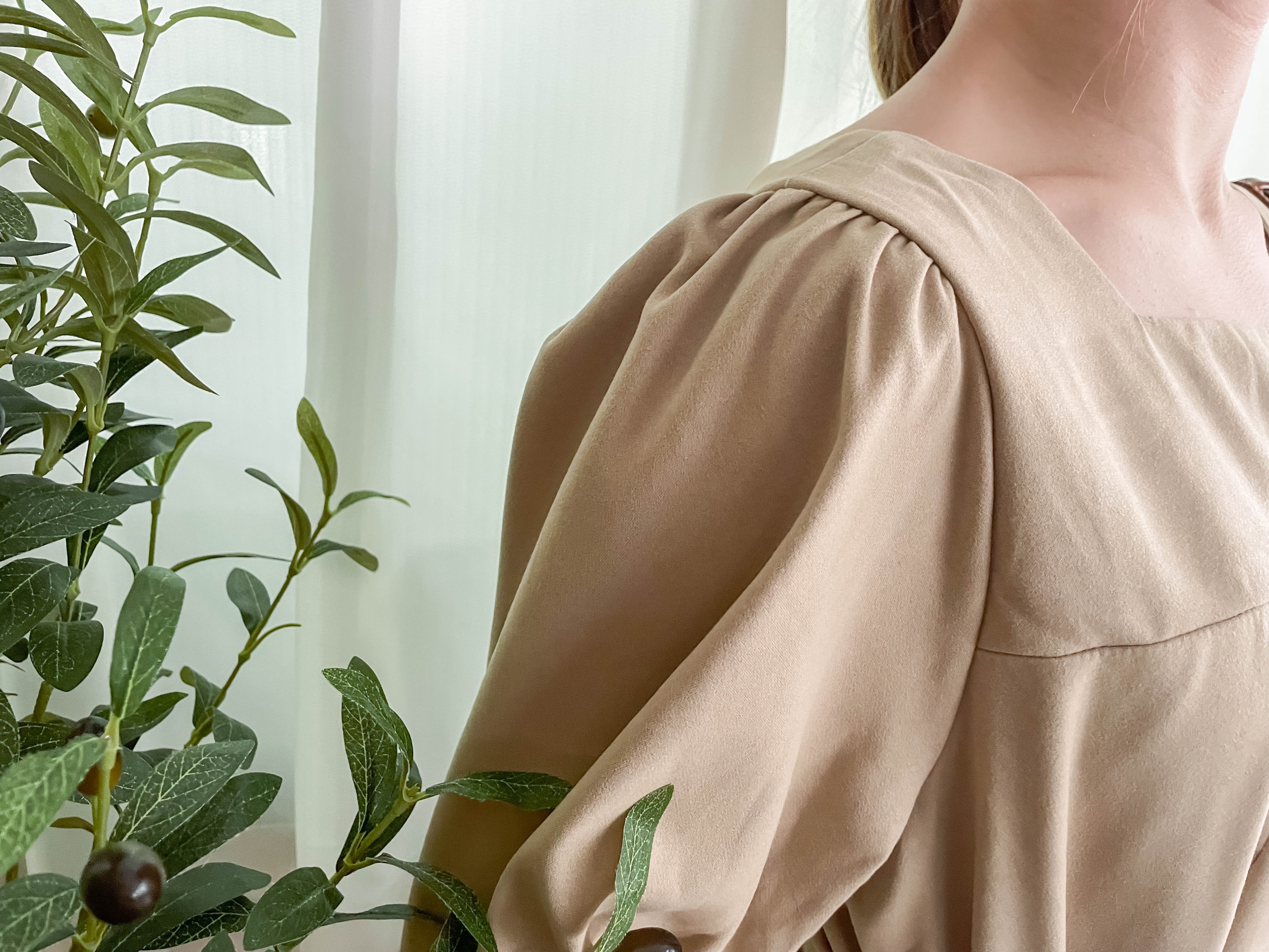 Square Pleated 杏色前後方領車褶裙身口袋連身裙, Dress/ DS9365