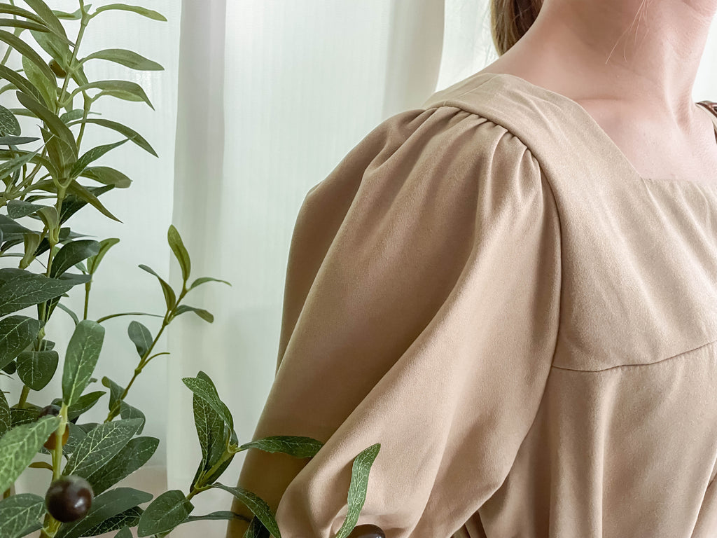 Square Pleated 杏色前後方領車褶裙身口袋連身裙, Dress/ DS9365