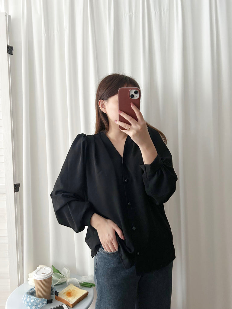 V Pleated 不透膚通透鈕扣質感雪紡, Blouse/ BU8965