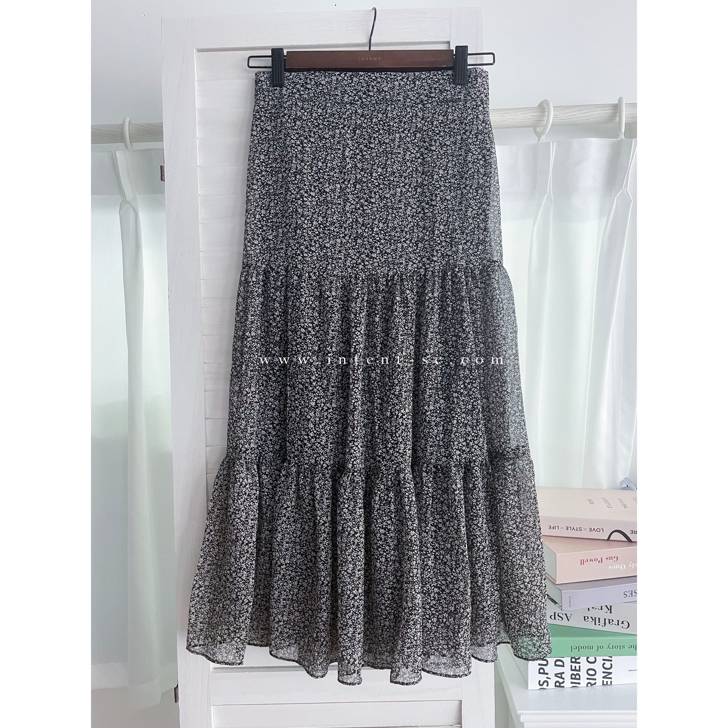 Chiffon Floral 低調白花傘型魚尾修腰半身裙, Skirt/ SK8709