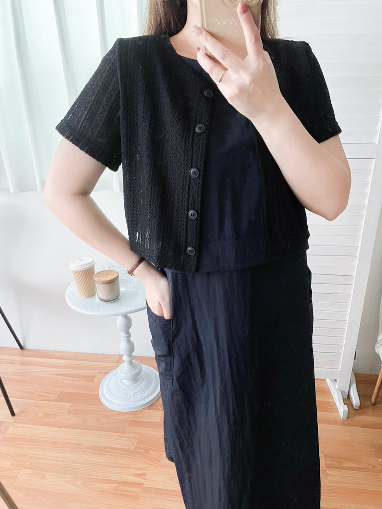 Hollow 幾何織紋排鈕扣百搭微短, Top or Outer/ TP8878 (black sold out)