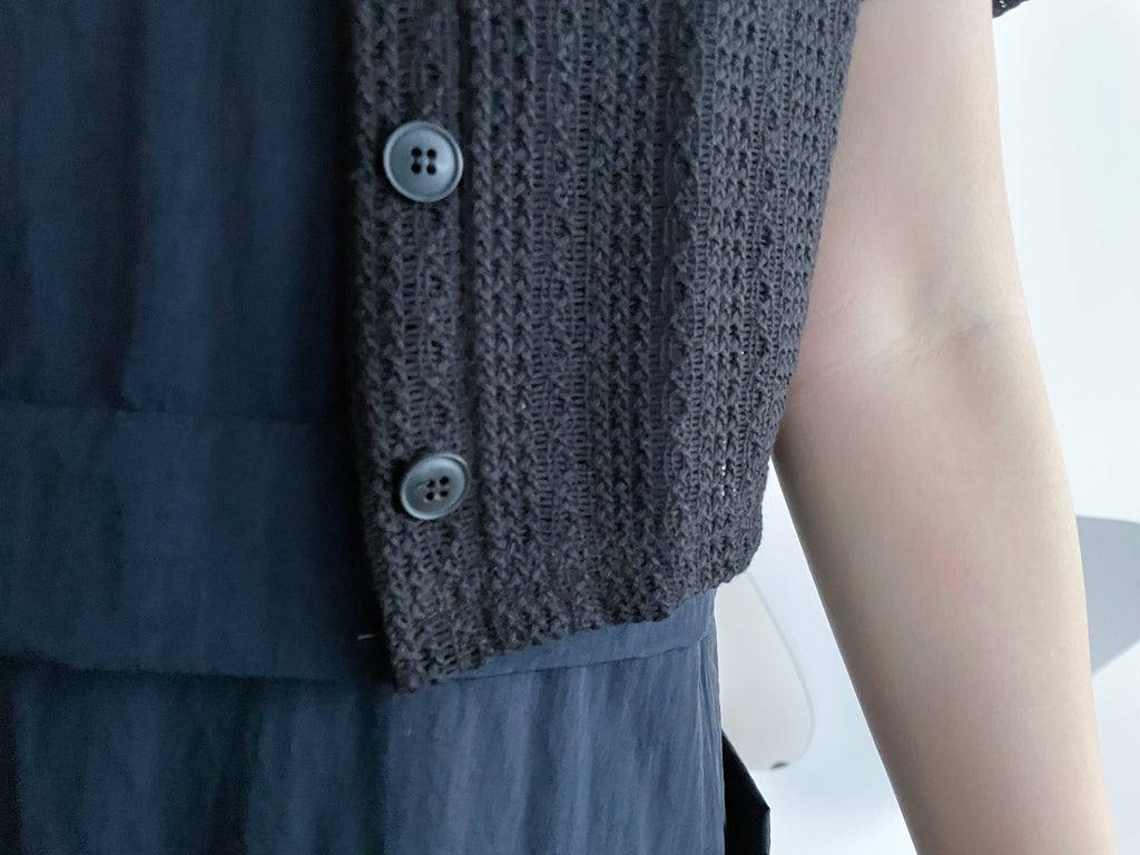 Hollow 幾何織紋排鈕扣百搭微短, Top or Outer/ TP8878 (black sold out)