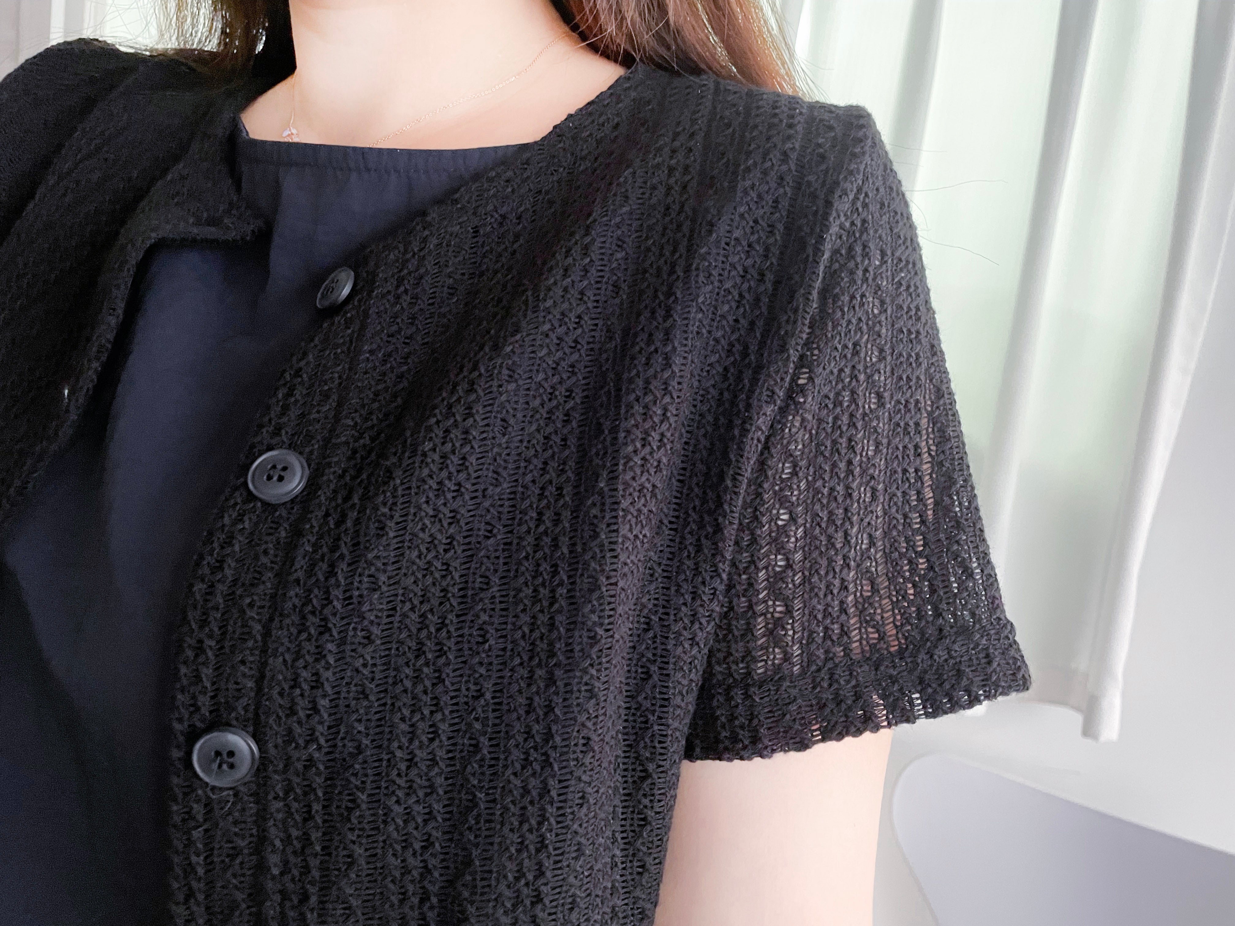 Hollow 幾何織紋排鈕扣百搭微短, Top or Outer/ TP8878 (black sold out)