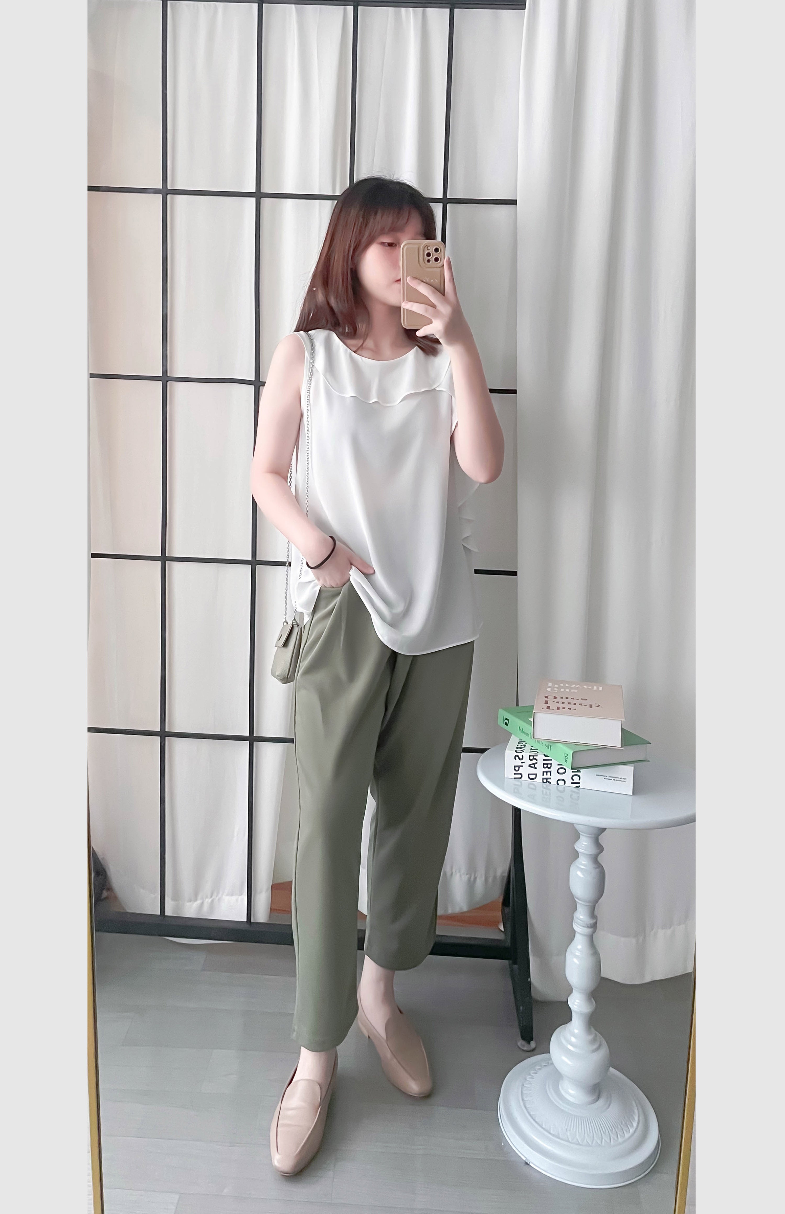 Side Ruffle 素色氣質雪紡垂感荷葉無袖, Blouse/ BU8954 (white sold out)