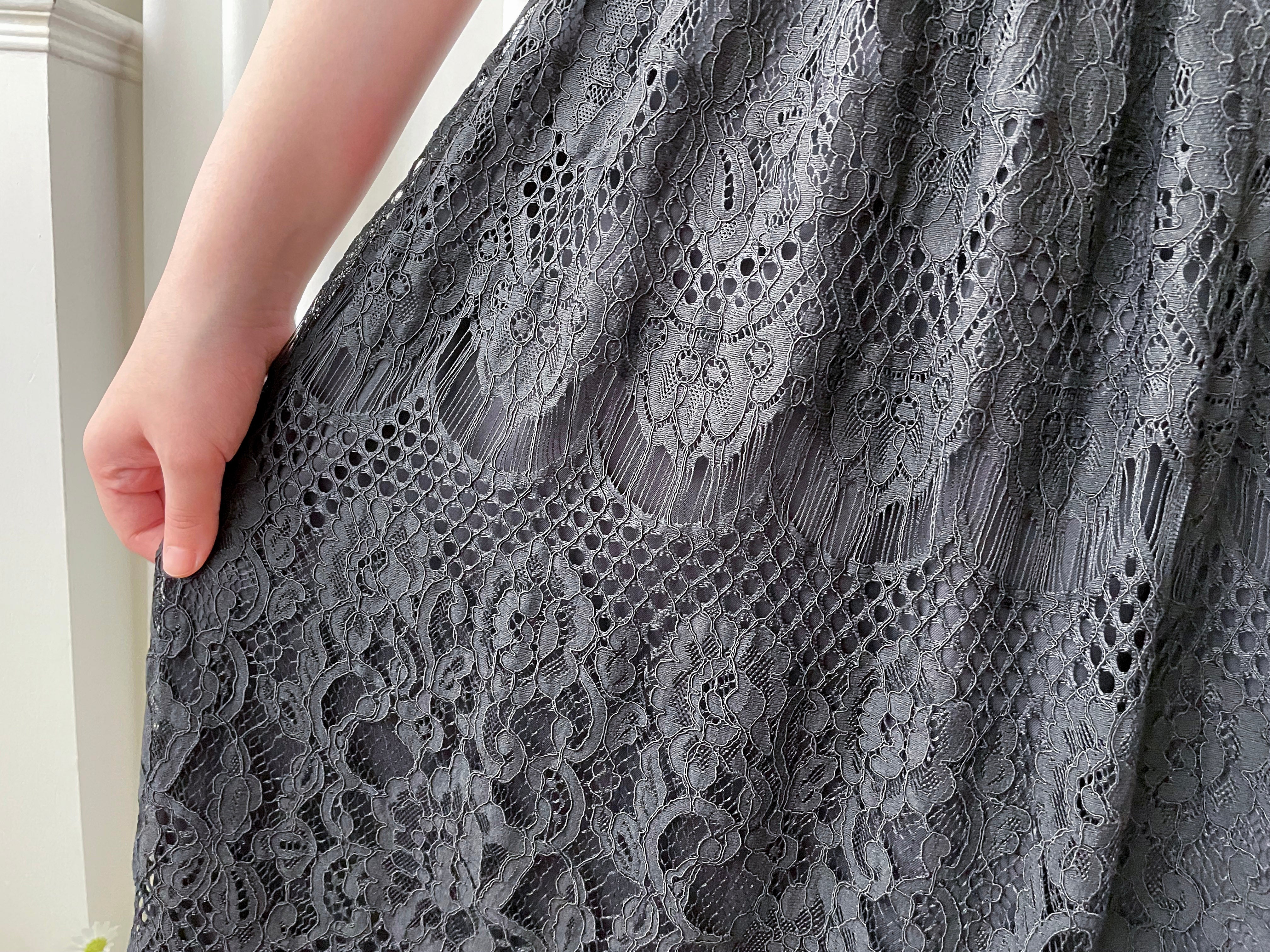 Lace 優雅V領鈕扣花花透視流蘇裙尾連身裙(連腰帶), Dress/ DS9224