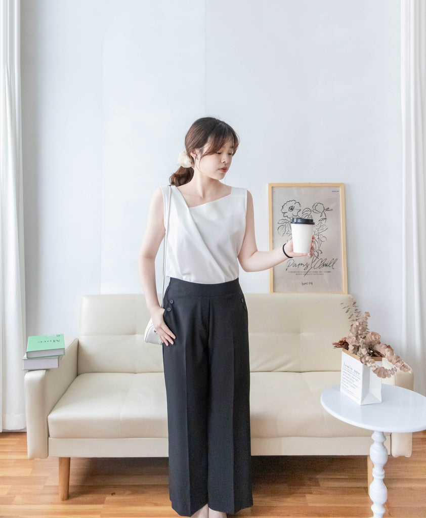 Asymmetrical 微斜方領軟滑無袖. Blouse/ BU8943