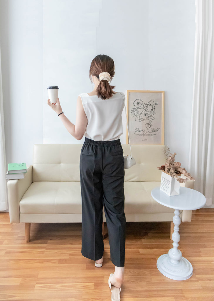 Asymmetrical 微斜方領軟滑無袖. Blouse/ BU8943