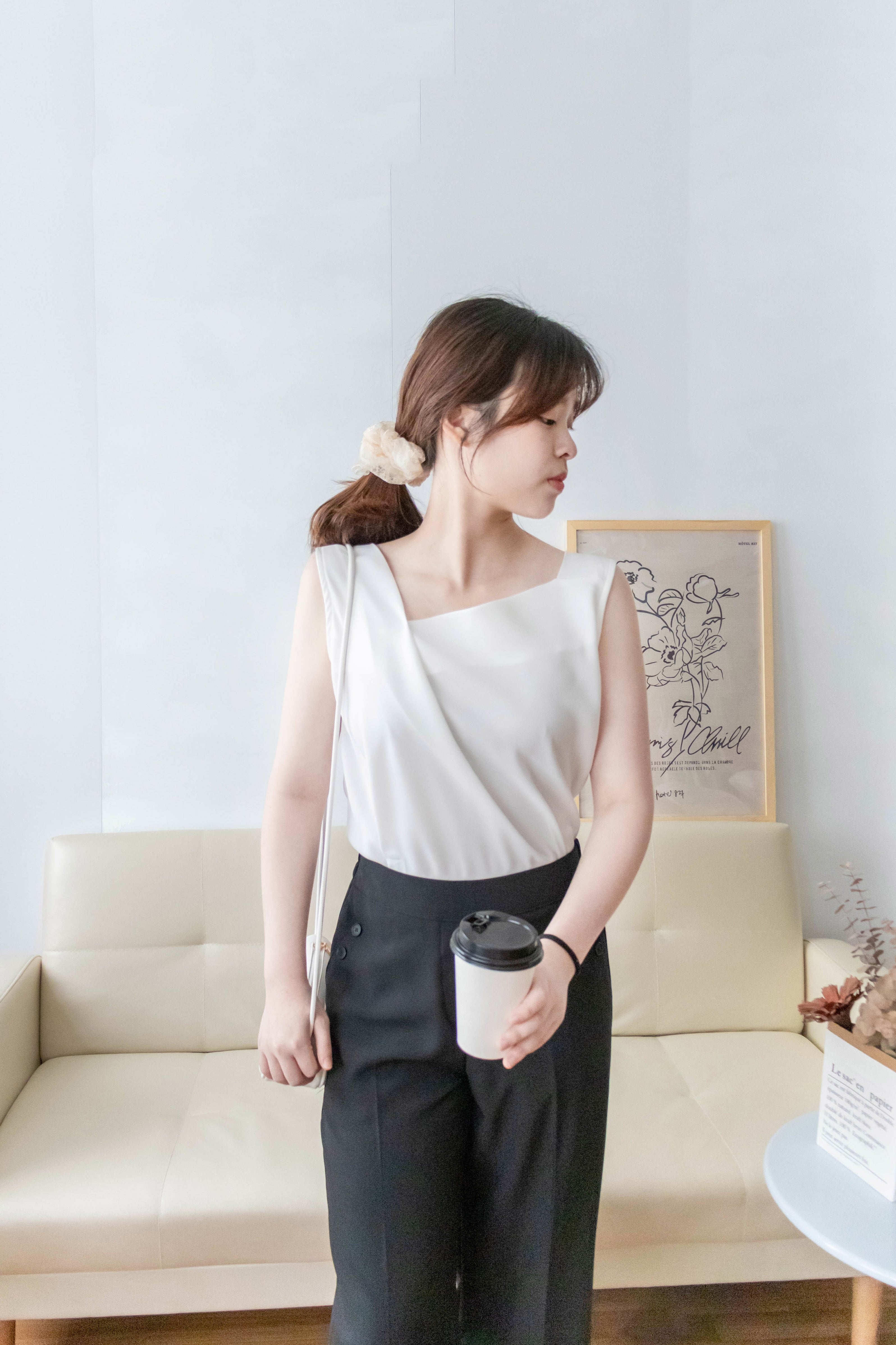 Asymmetrical 微斜方領軟滑無袖. Blouse/ BU8943
