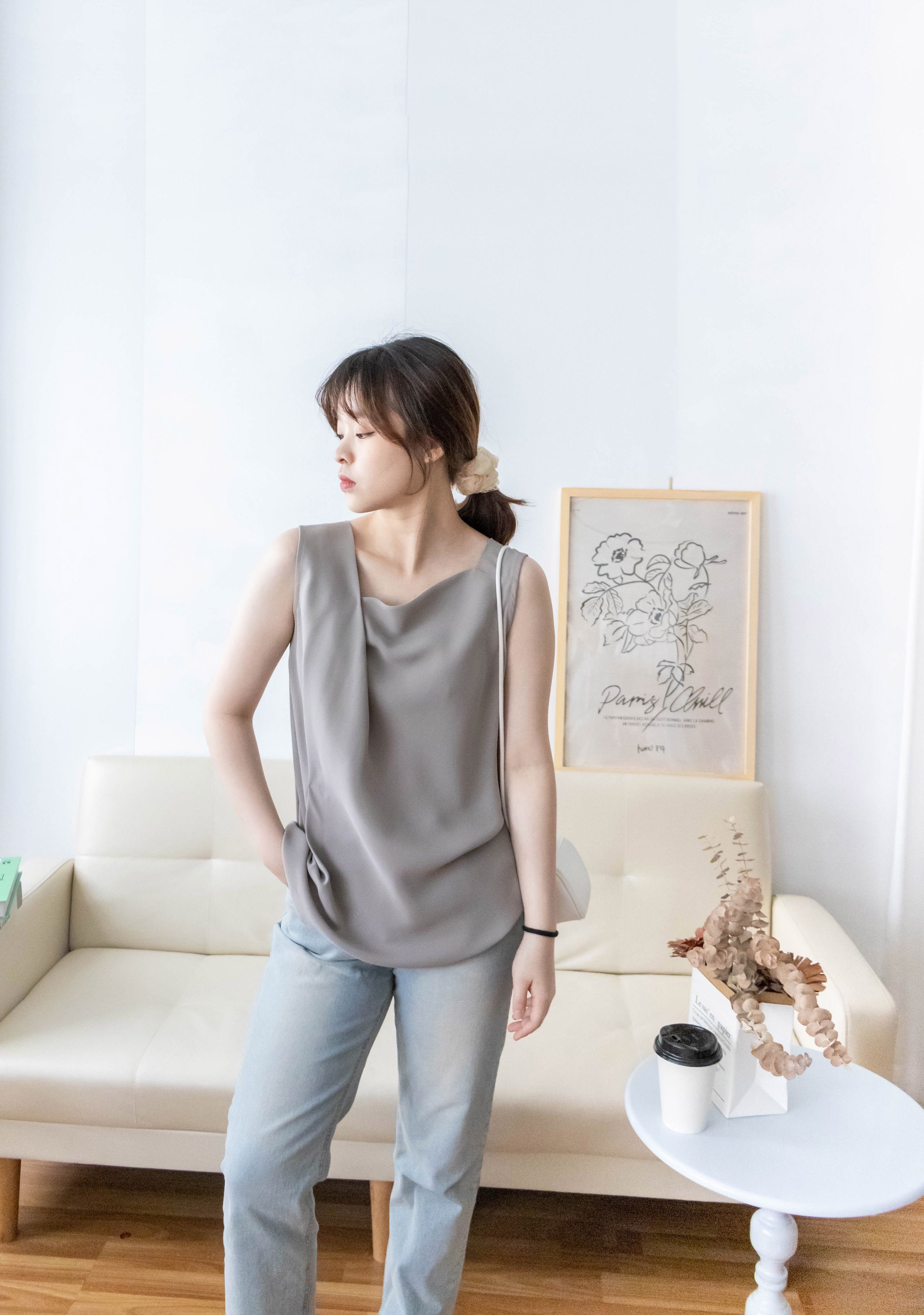 Asymmetrical 微斜方領軟滑無袖. Blouse/ BU8943