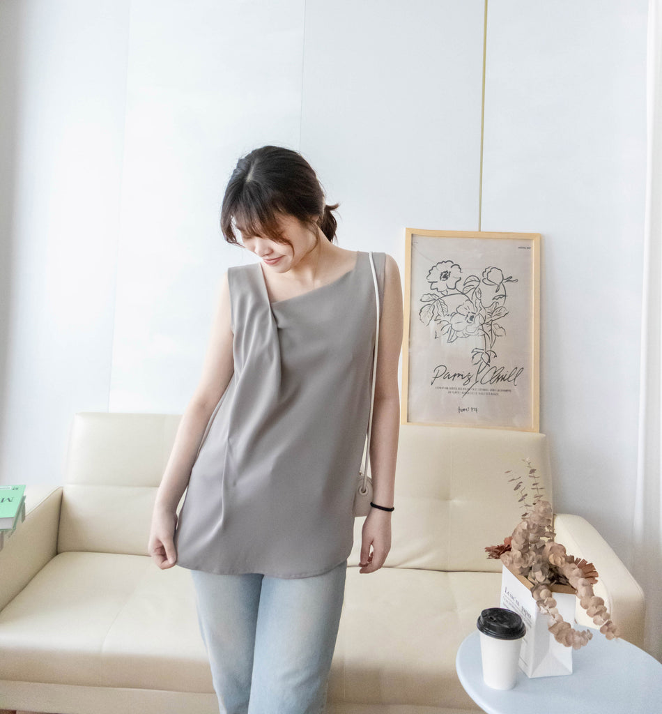 Asymmetrical 微斜方領軟滑無袖. Blouse/ BU8943