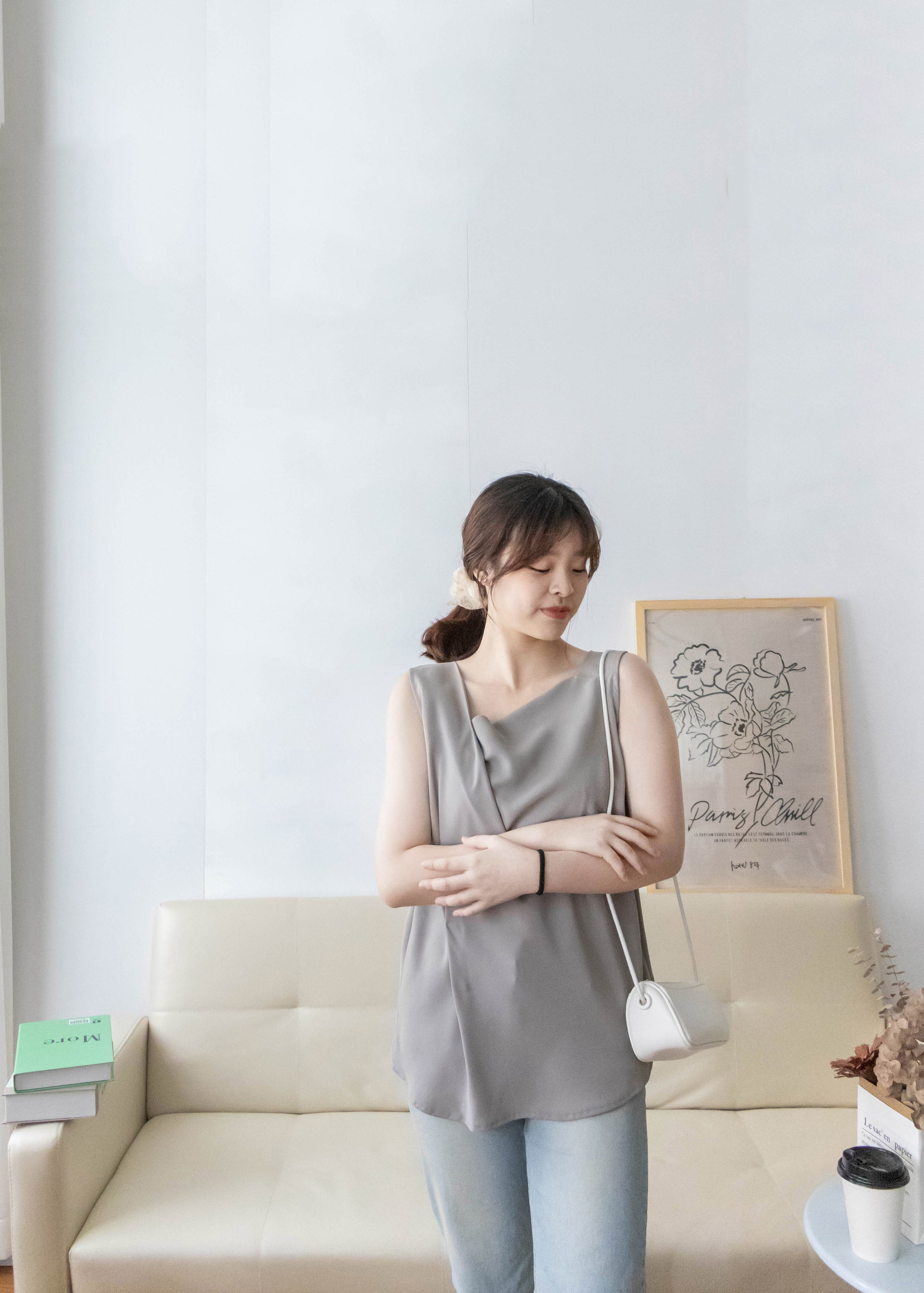 Asymmetrical 微斜方領軟滑無袖. Blouse/ BU8943