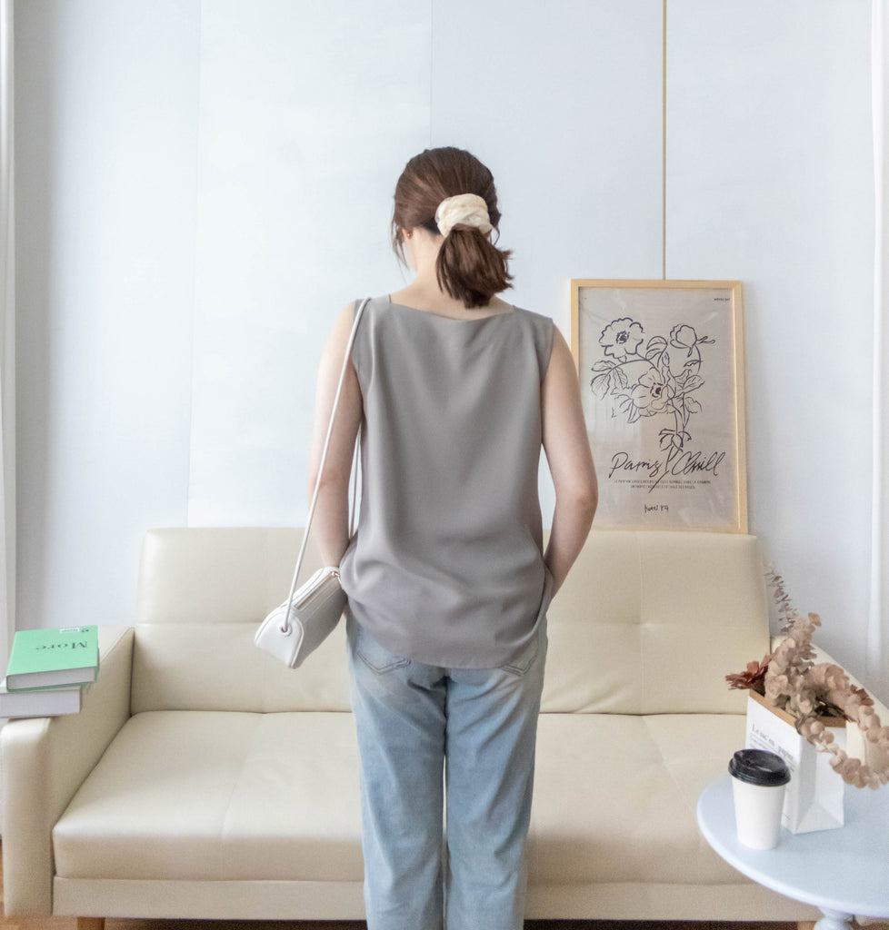 Asymmetrical 微斜方領軟滑無袖. Blouse/ BU8943