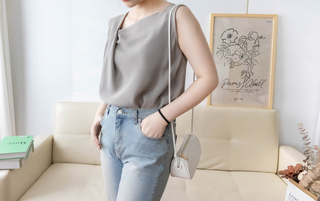 Asymmetrical 微斜方領軟滑無袖. Blouse/ BU8943