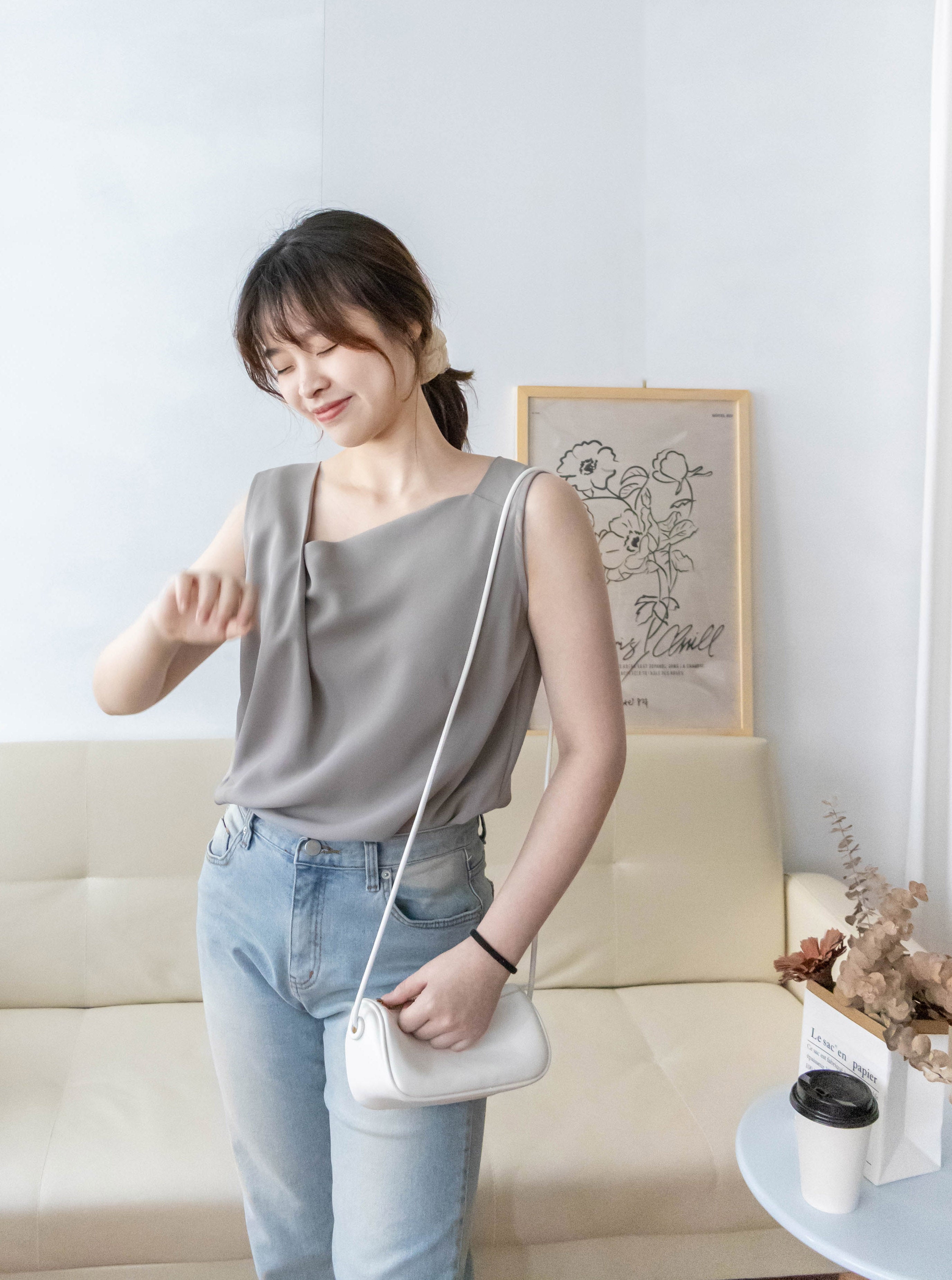 Asymmetrical 微斜方領軟滑無袖. Blouse/ BU8943