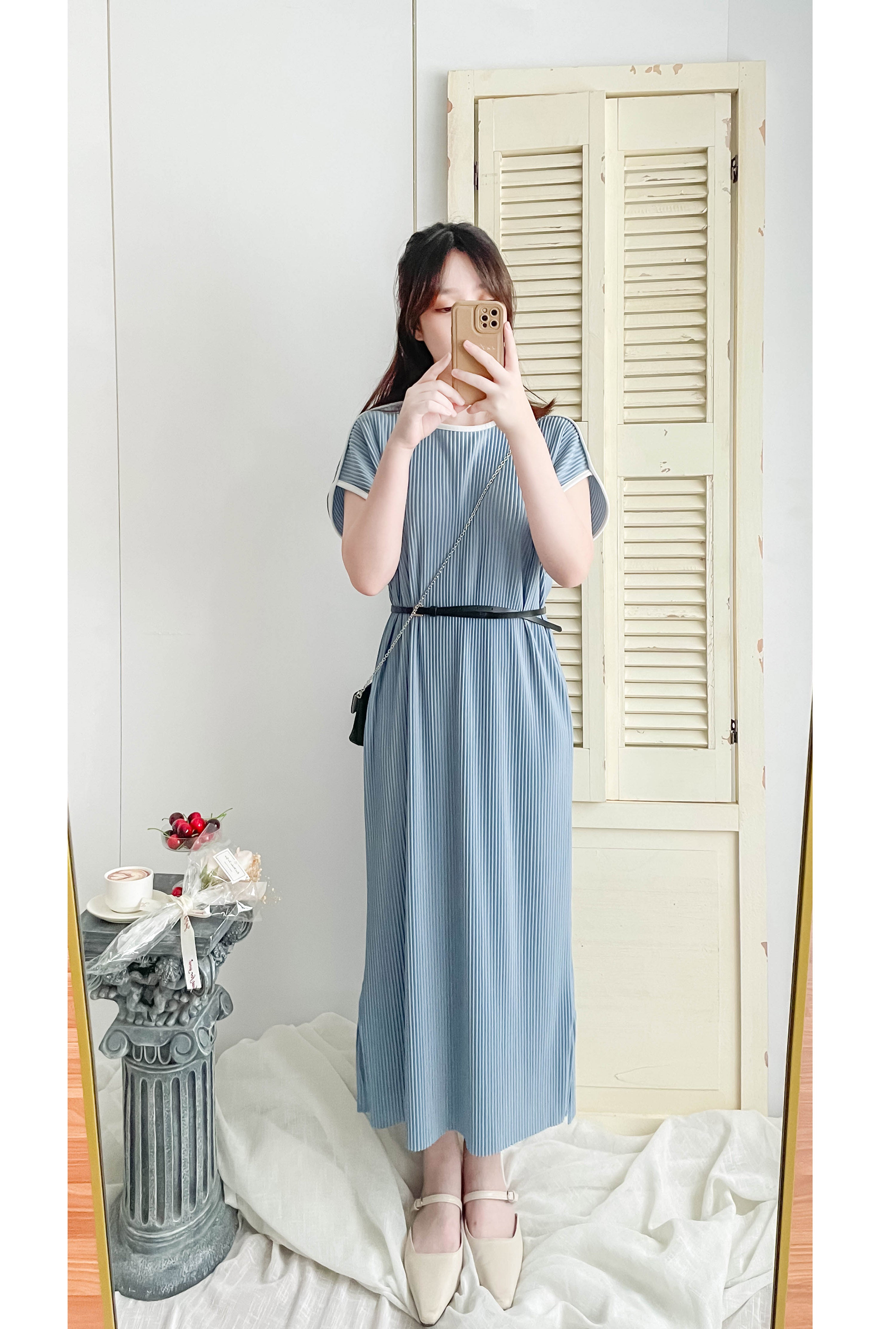 (BEIGE ONLY) Pleated Coco 輕優雅船領細百褶裙身闊鬆開叉, Dress/ DS9311