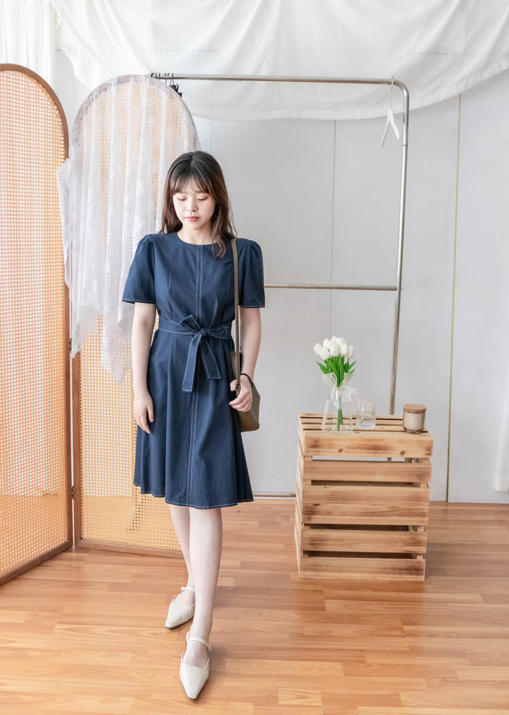 Navy Belle 沿邊車線腰身車褶顯瘦連身裙, Dress/ DS9265 (Navy Sold Out)