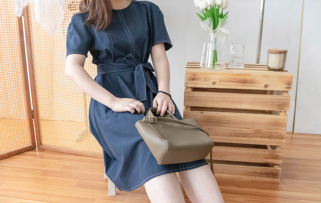 Navy Belle 沿邊車線腰身車褶顯瘦連身裙, Dress/ DS9265 (Navy Sold Out)