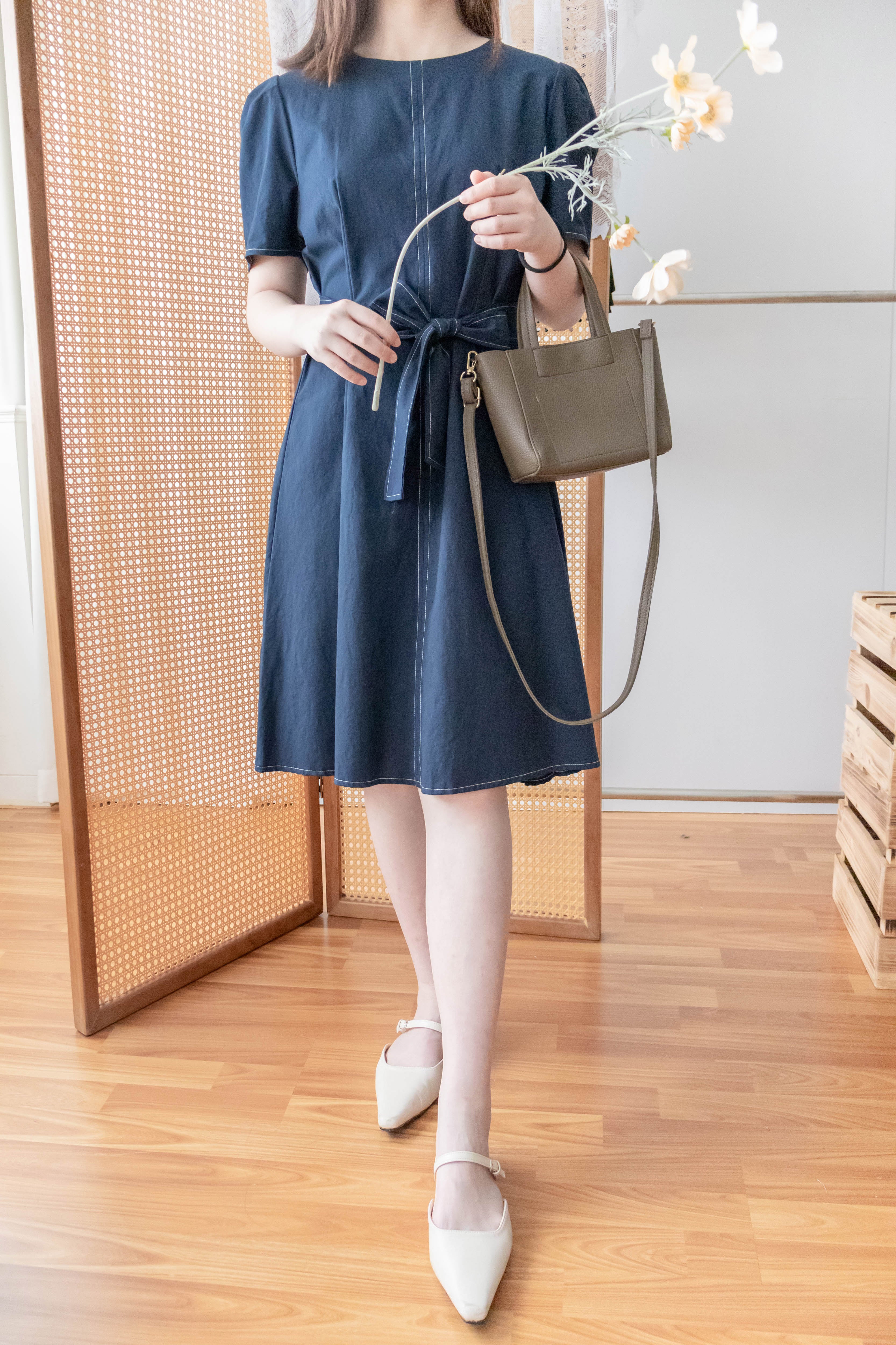 Navy Belle 沿邊車線腰身車褶顯瘦連身裙, Dress/ DS9265 (Navy Sold Out)