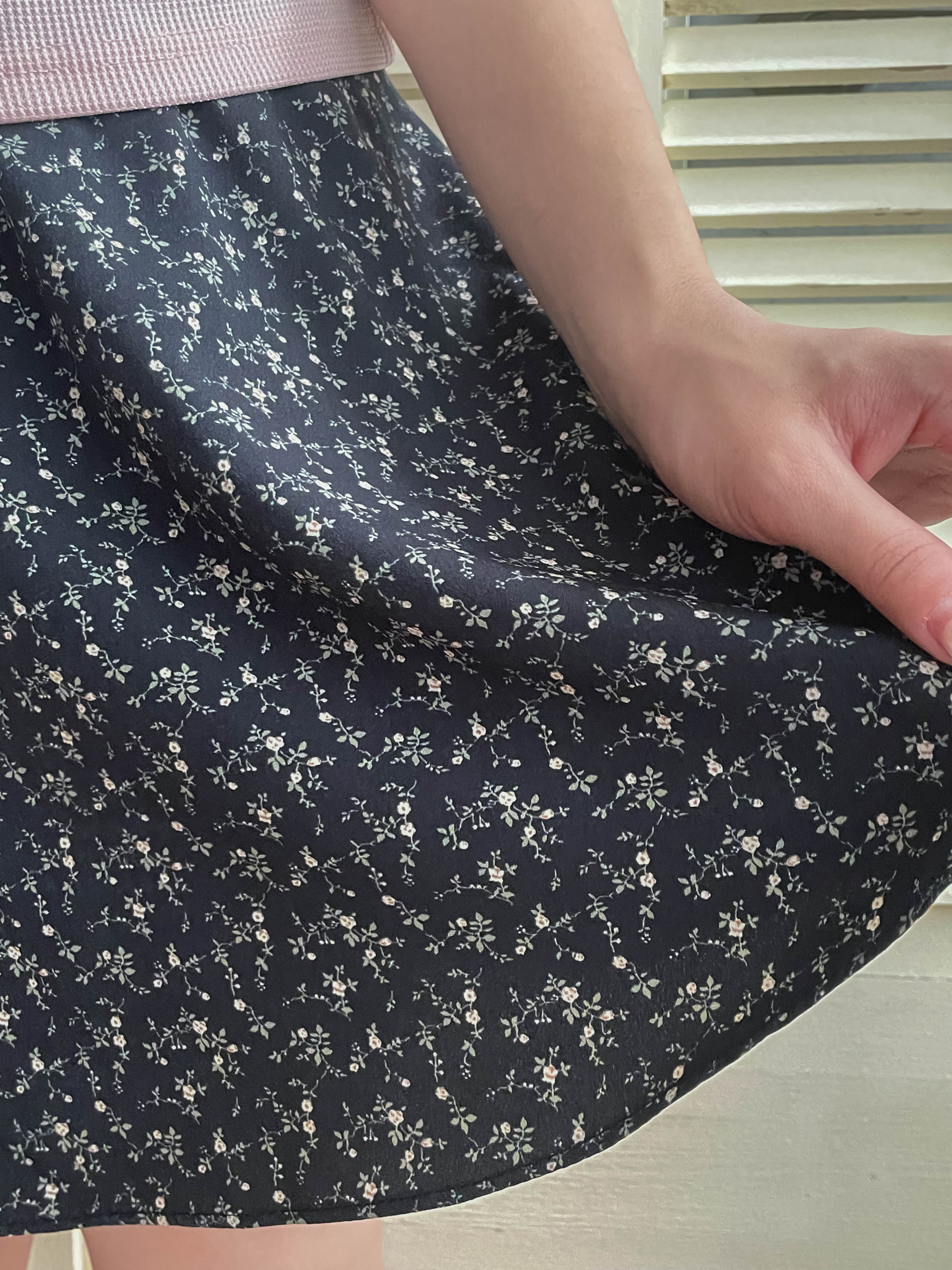 Garden 清雅花枝防走光百搭防皺花裙, Skirt/ SK8726 (Ivory sold out)