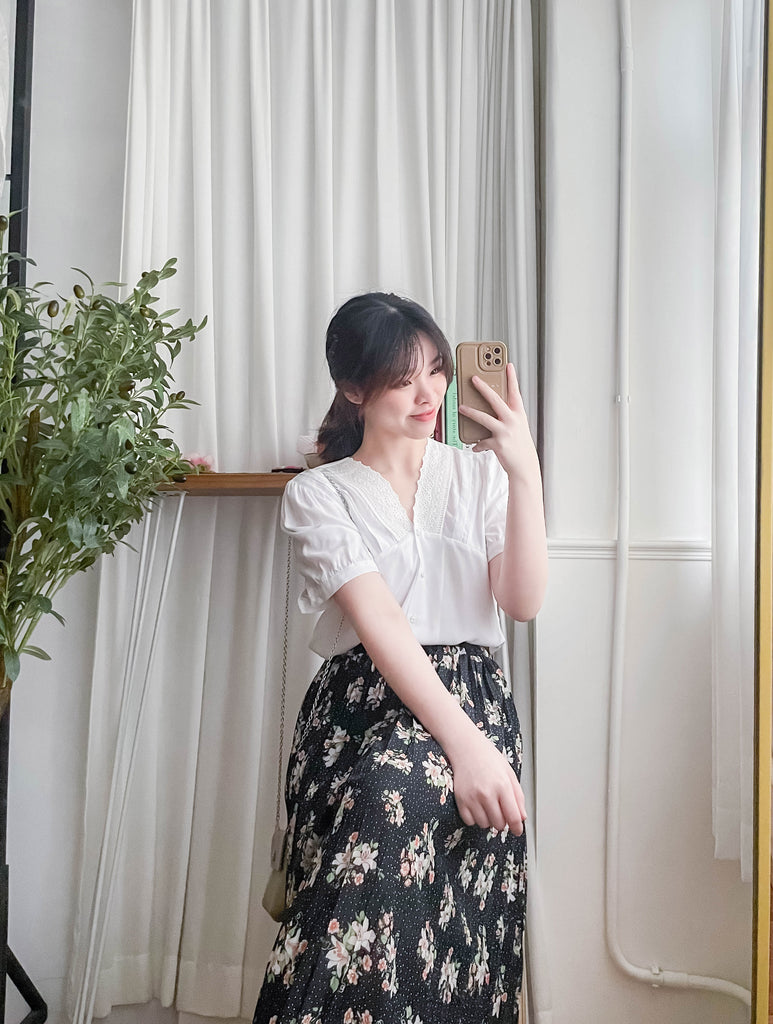 V Collar 白色通花花邊V形領口車褶, Blouse/ BU8959
