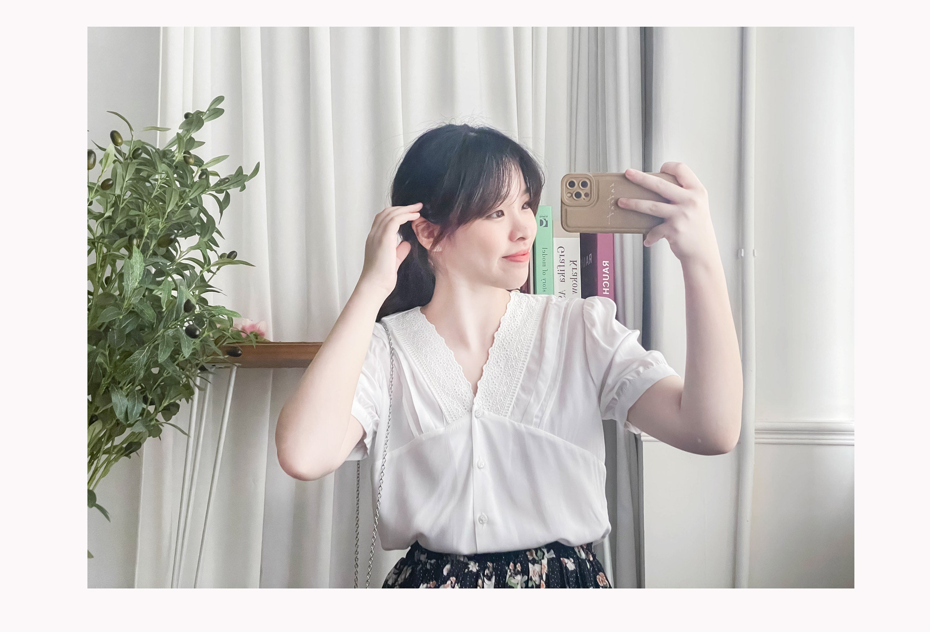 V Collar 白色通花花邊V形領口車褶, Blouse/ BU8959