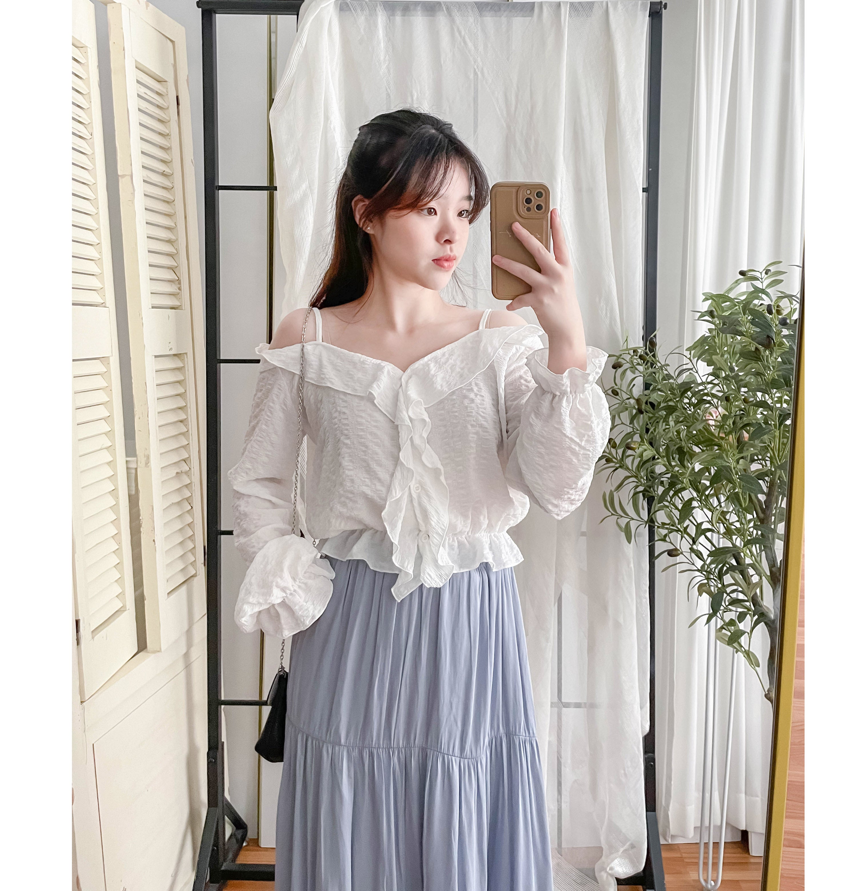 Ruffle Lady 荷葉邊仙氣短帶露肩上衣 ,Blouse/ BU8962 (lightblue sold out)