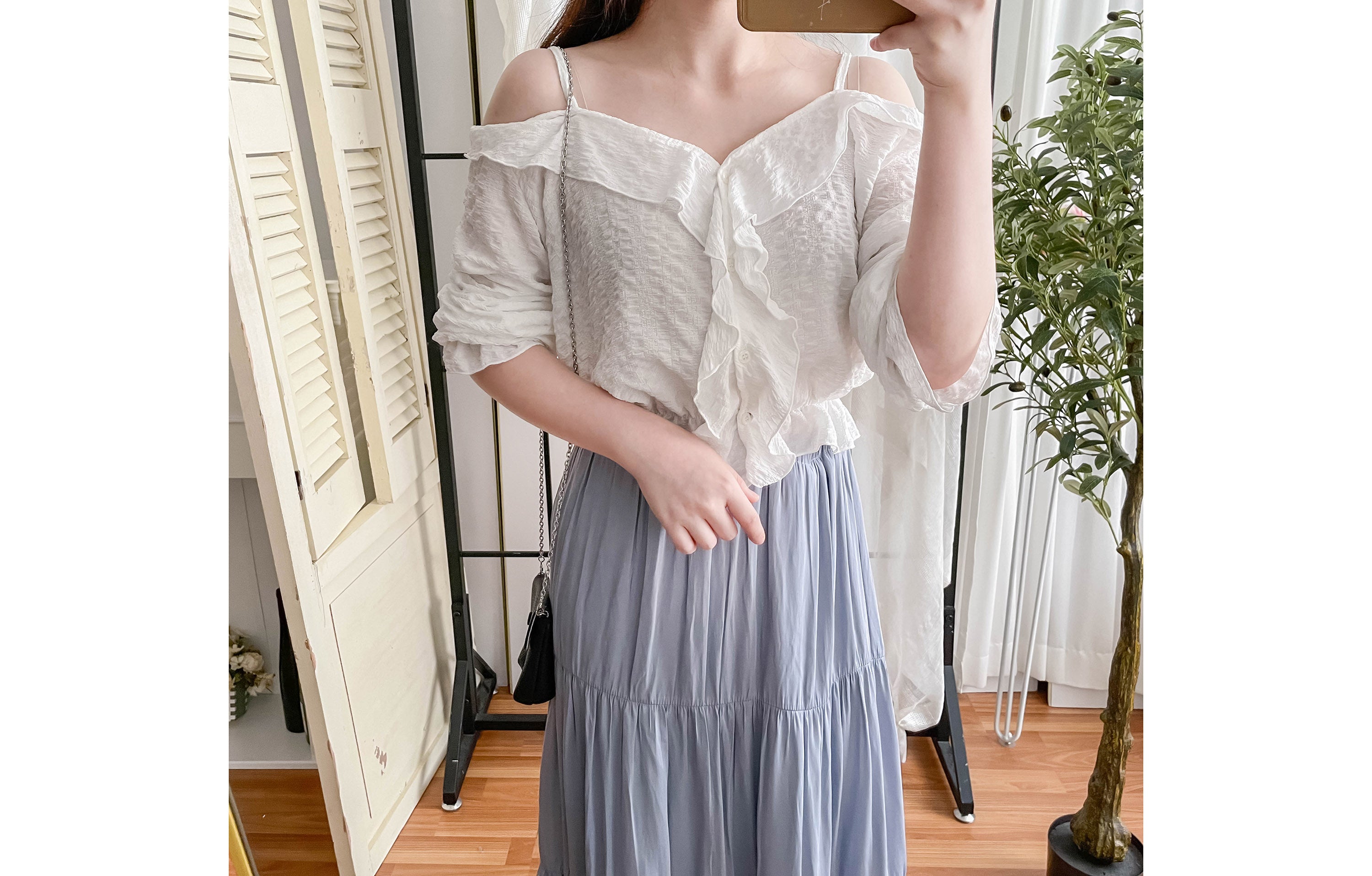 Ruffle Lady 荷葉邊仙氣短帶露肩上衣 ,Blouse/ BU8962 (lightblue sold out)