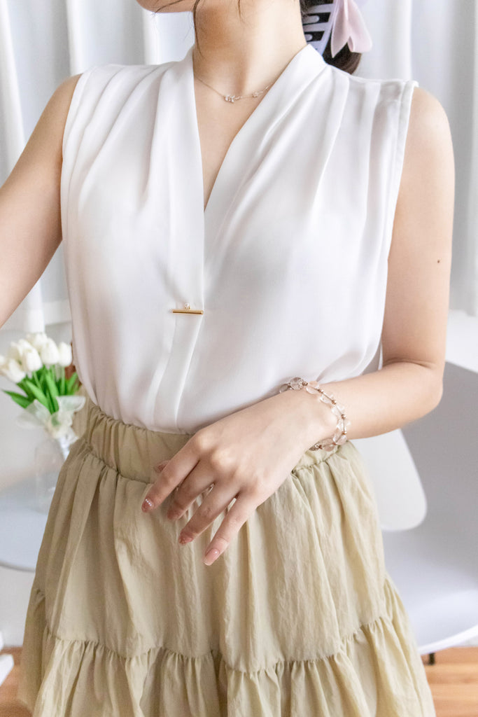 Fine Gold 簡約知性車褶領金屬飾物雪紡, Blouse/ BU8951