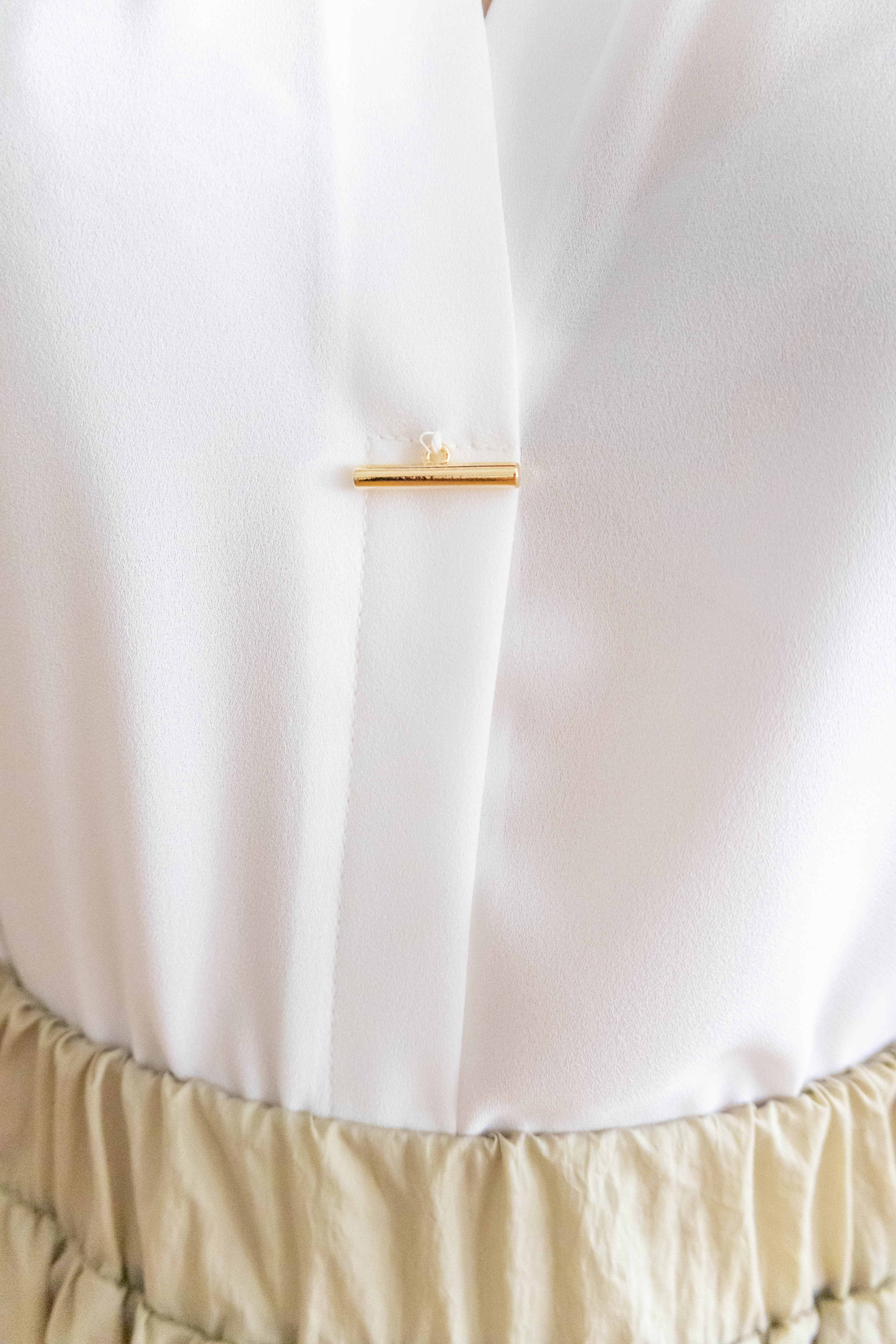 Fine Gold 簡約知性車褶領金屬飾物雪紡, Blouse/ BU8951