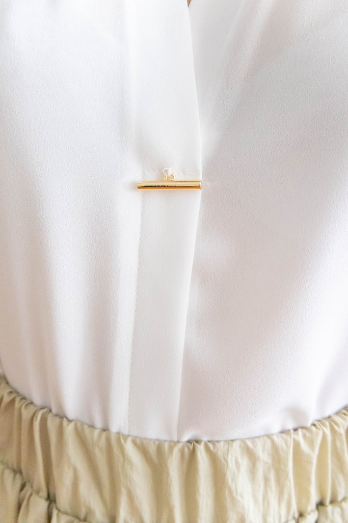 Fine Gold 簡約知性車褶領金屬飾物雪紡, Blouse/ BU8951