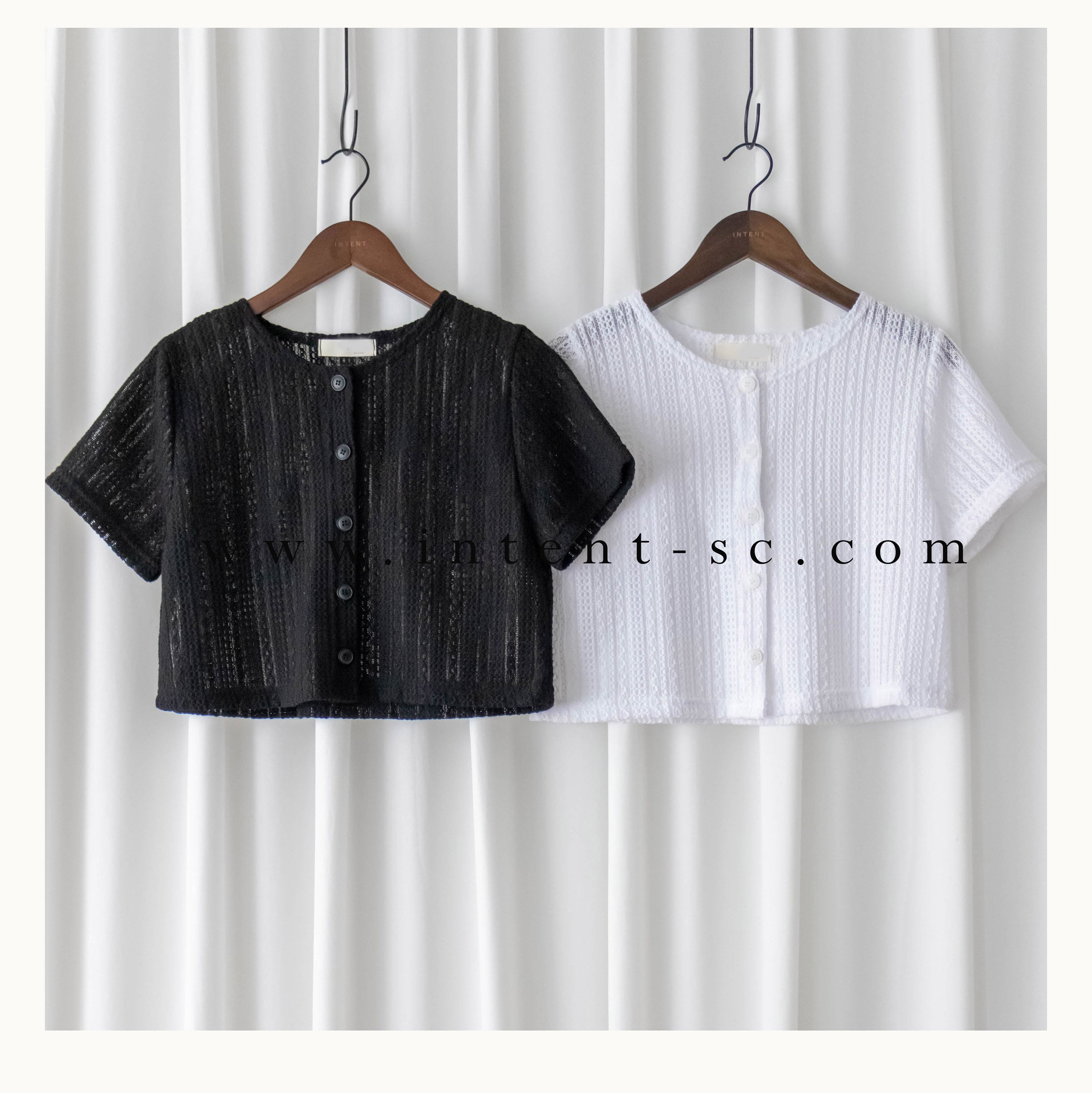 Hollow 幾何織紋排鈕扣百搭微短, Top or Outer/ TP8878 (black sold out)