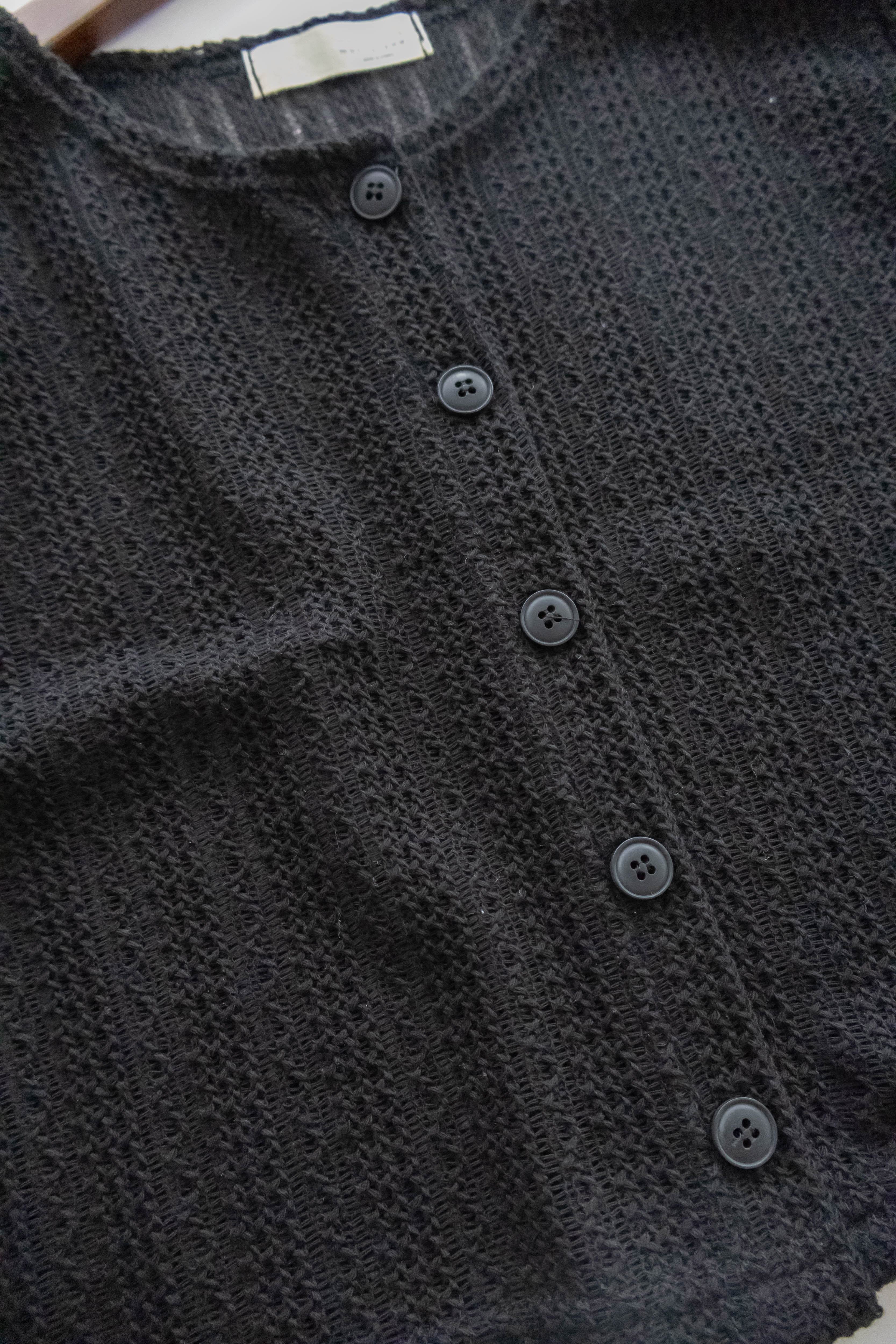 Hollow 幾何織紋排鈕扣百搭微短, Top or Outer/ TP8878 (black sold out)
