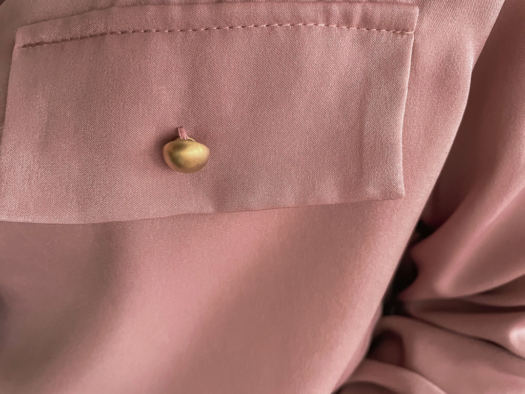 Champagne 復古氣質翻領香檳光澤銅鈕, Blouse/ BU8974 (香檳ROSE Palevioletred sold out)