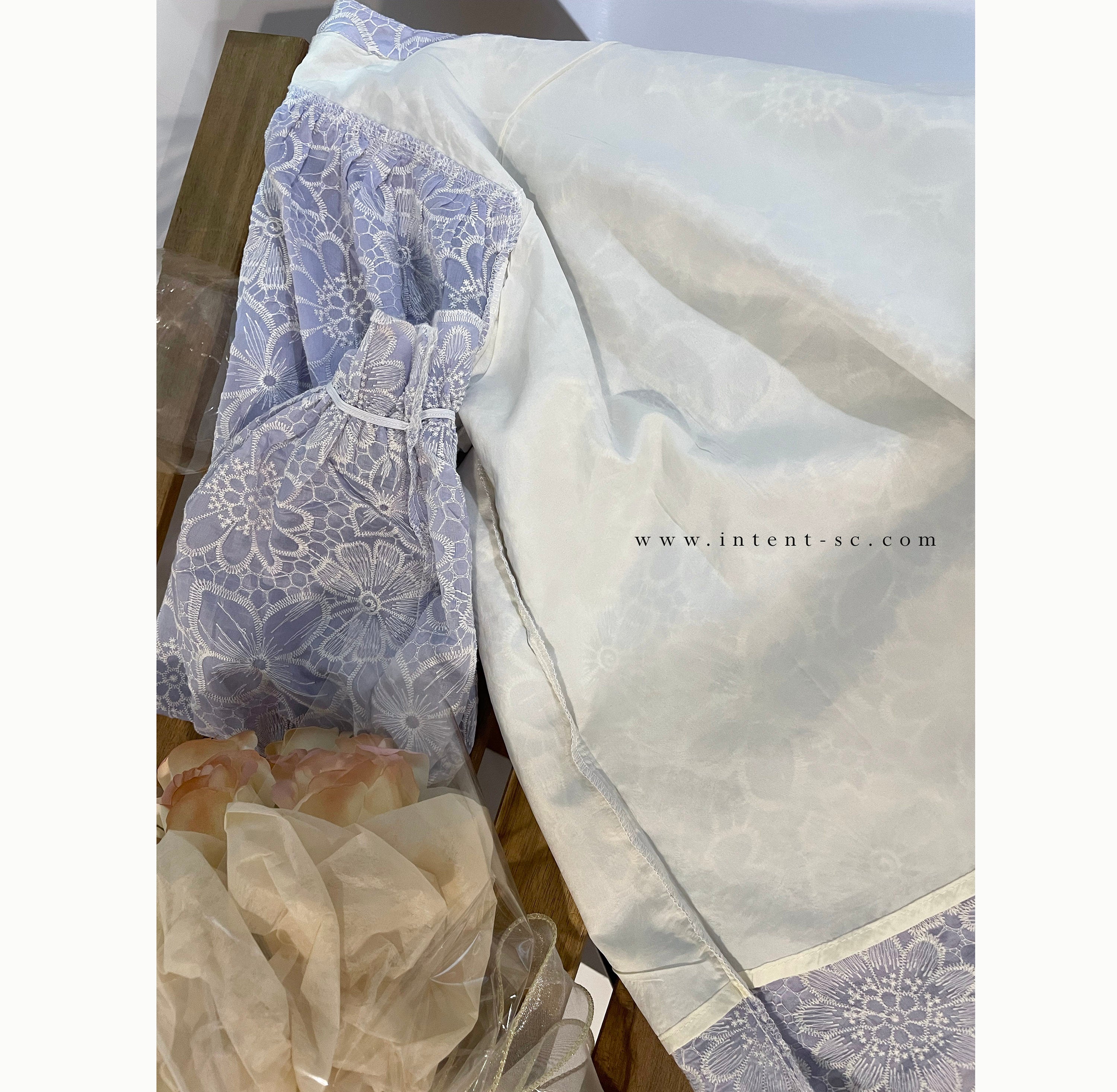 Daisy Lace 蕾絲小花連裡布花邊上衣, Blouse/ BU8979 (不設訂貨款)