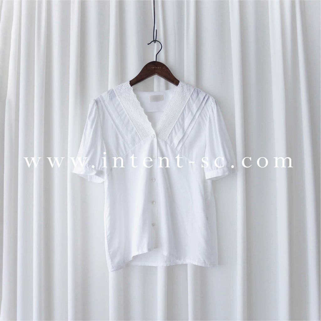 V Collar 白色通花花邊V形領口車褶, Blouse/ BU8959