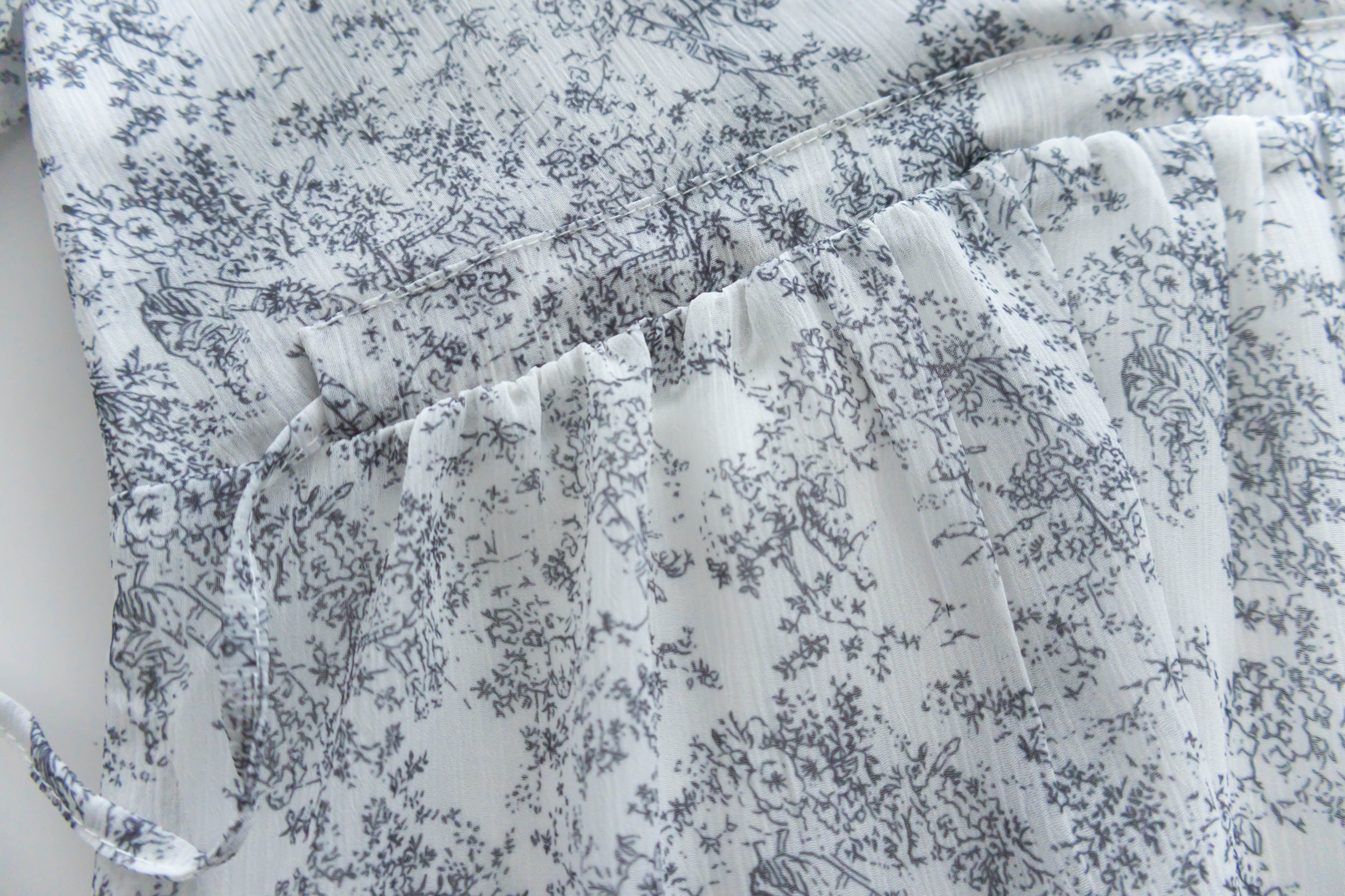 Chiffon Floral 氣質V領黑白印花束腰飄逸雪紡裙, Dress/ DS9302