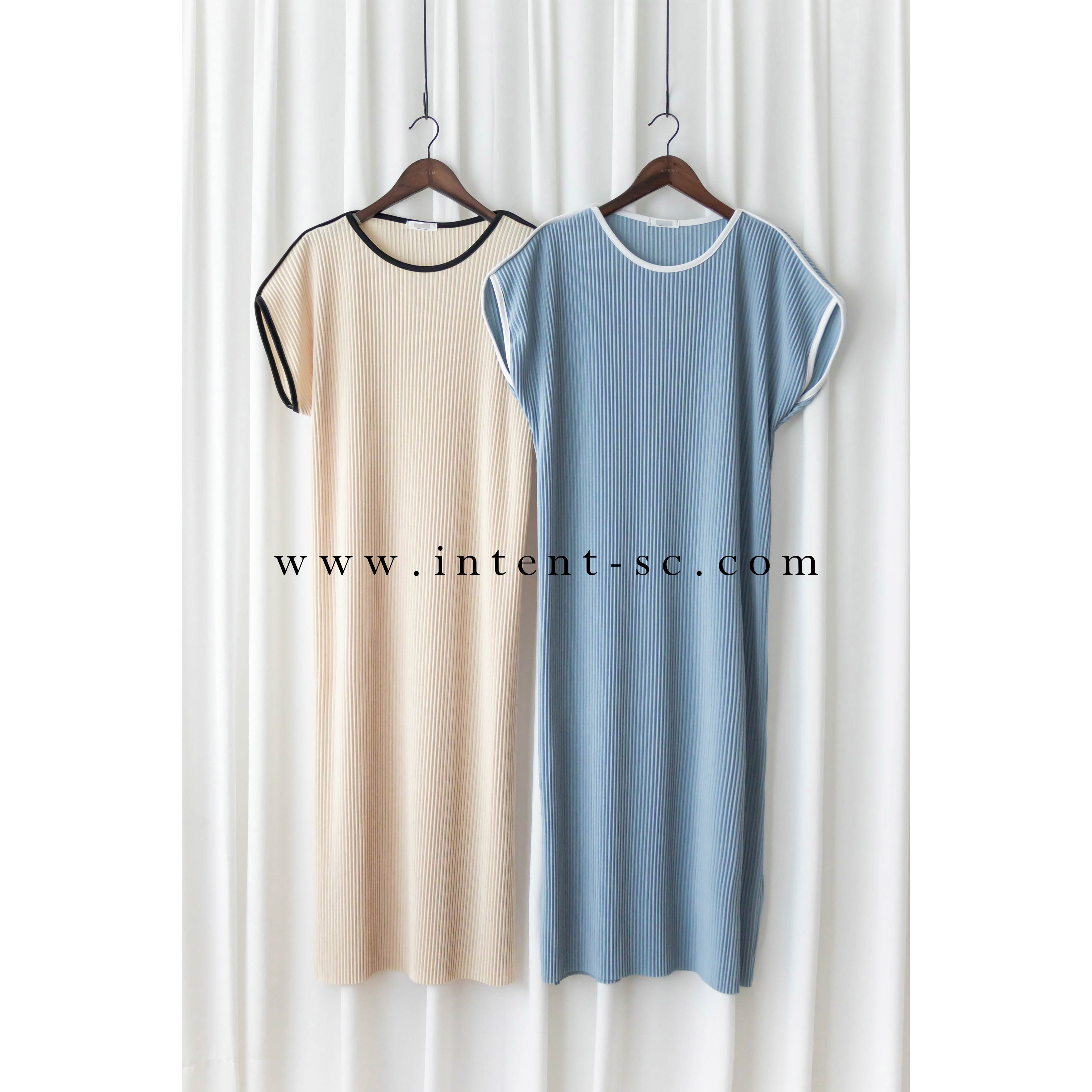 (BEIGE ONLY) Pleated Coco 輕優雅船領細百褶裙身闊鬆開叉, Dress/ DS9311