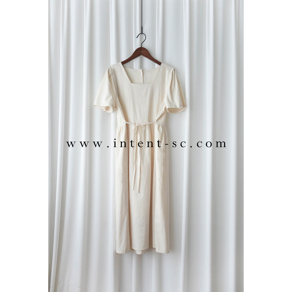 Beige 優雅隨性方領後背單排鈕扣, Dress/ DS9308