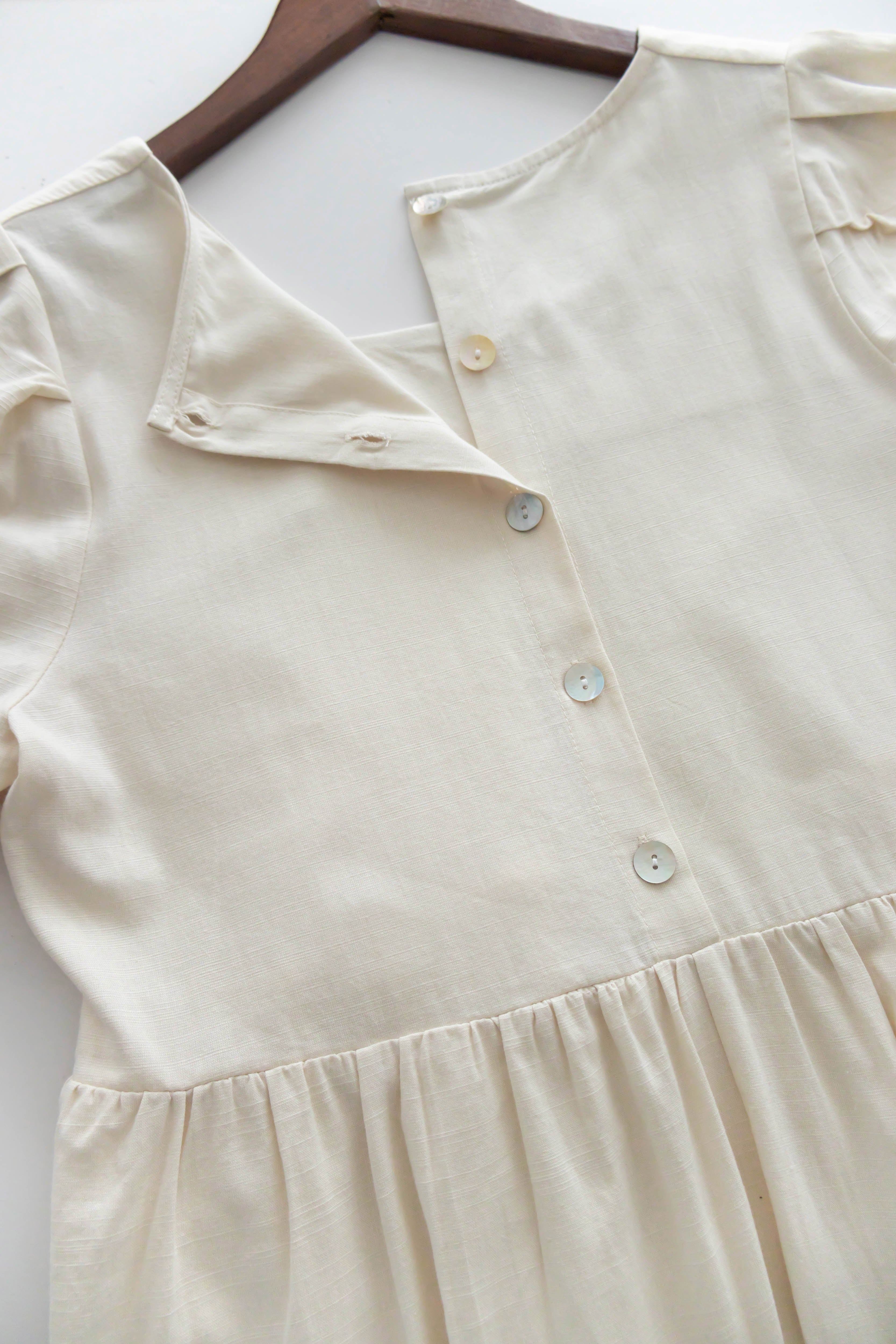 Beige 優雅隨性方領後背單排鈕扣, Dress/ DS9308