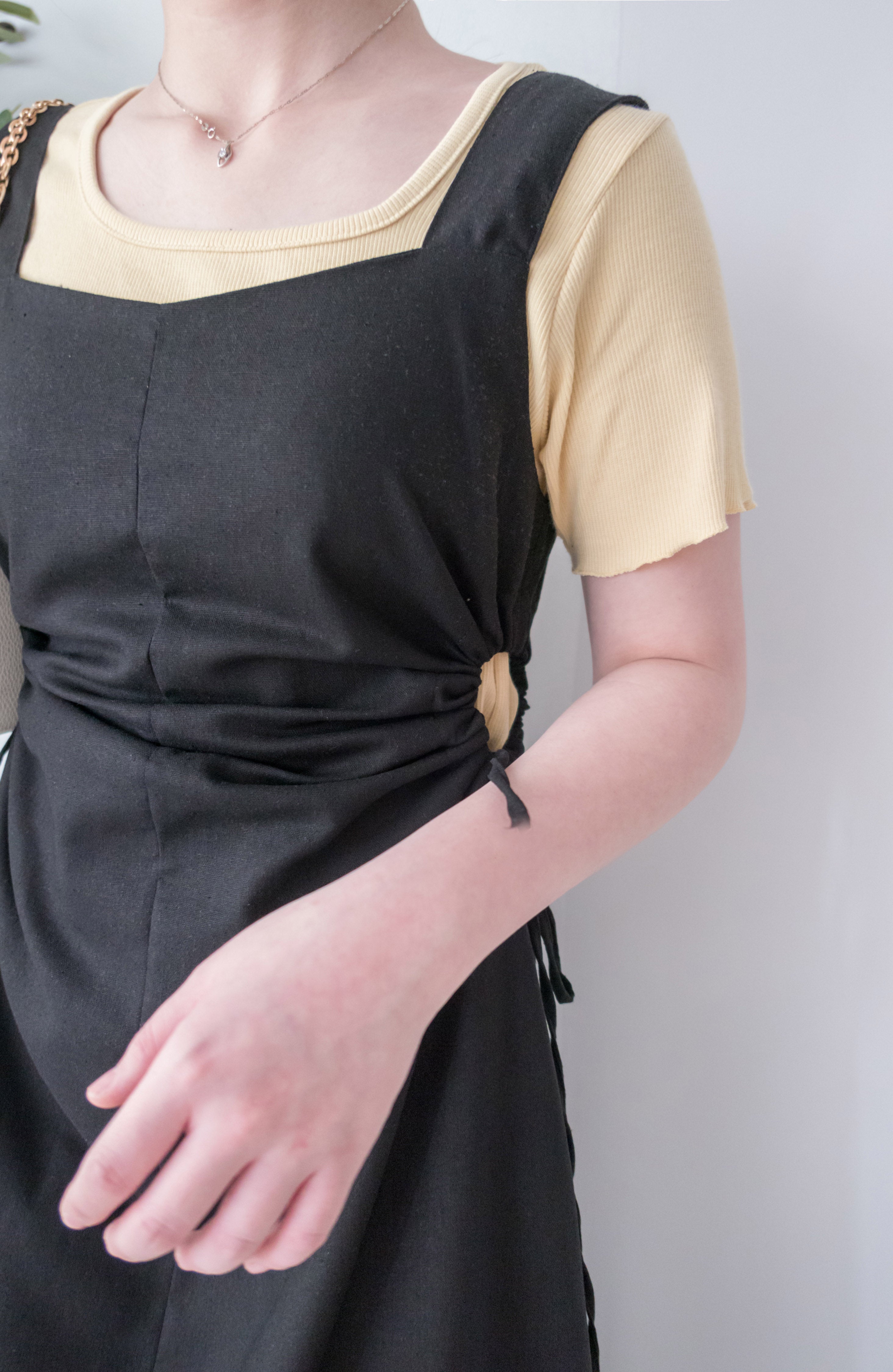 Side Knot 左右鏤空束帶修腰背心裙, Dress/ DS9230
