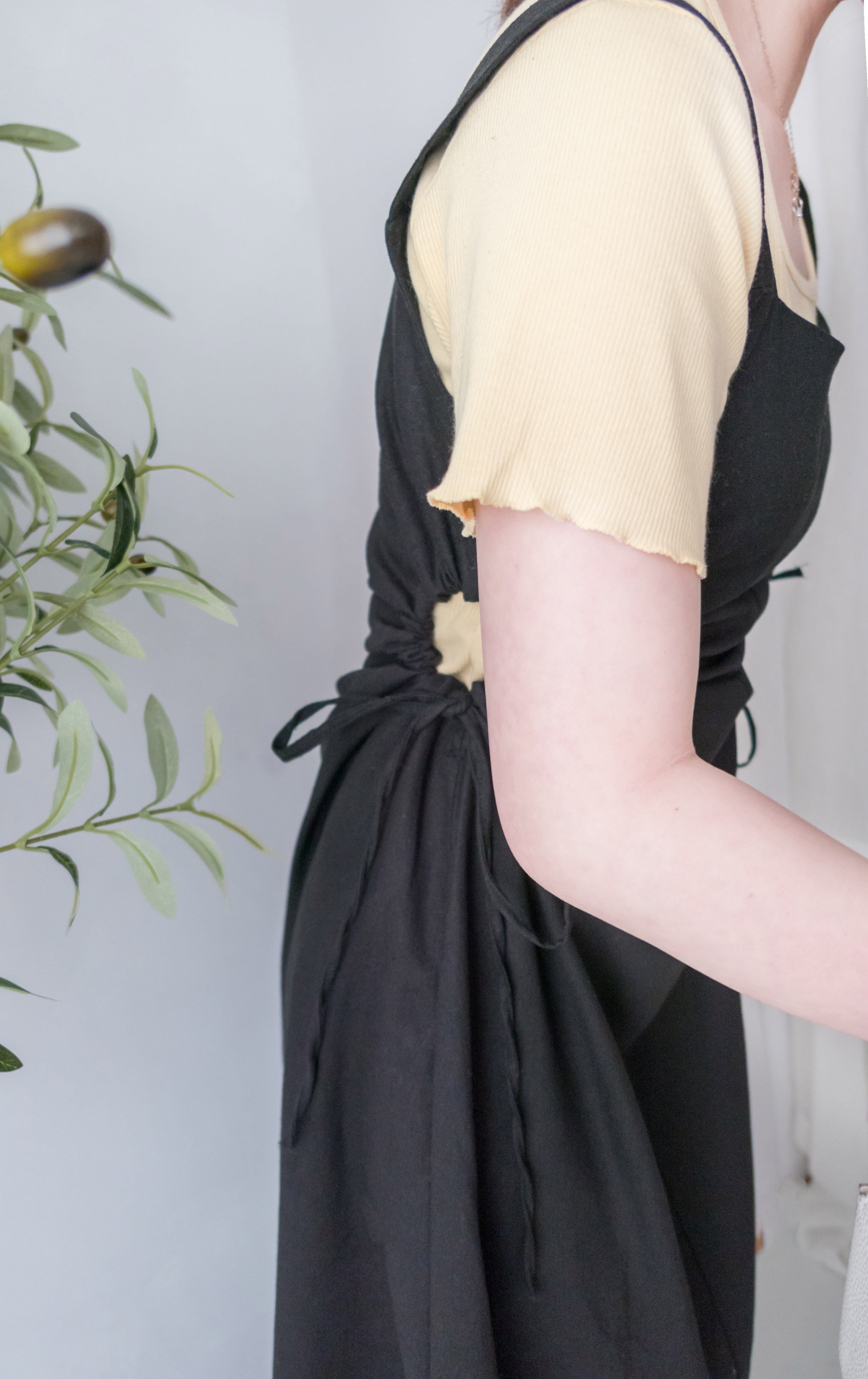 Side Knot 左右鏤空束帶修腰背心裙, Dress/ DS9230