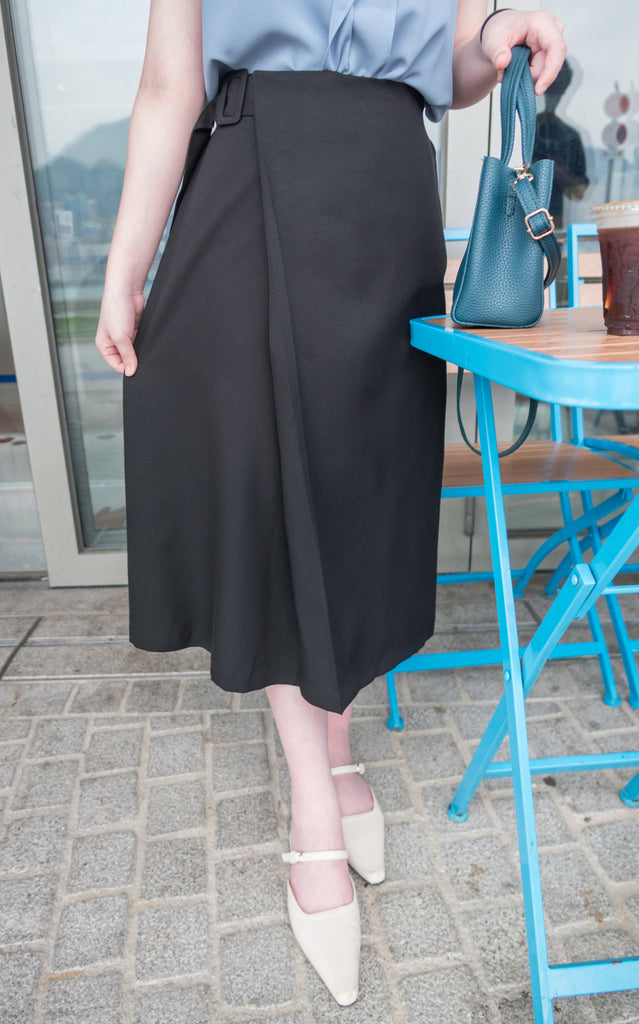 Side Buckle 不對稱交叉方扣半身裙, Skirt/ SK8707 (beige sold out)