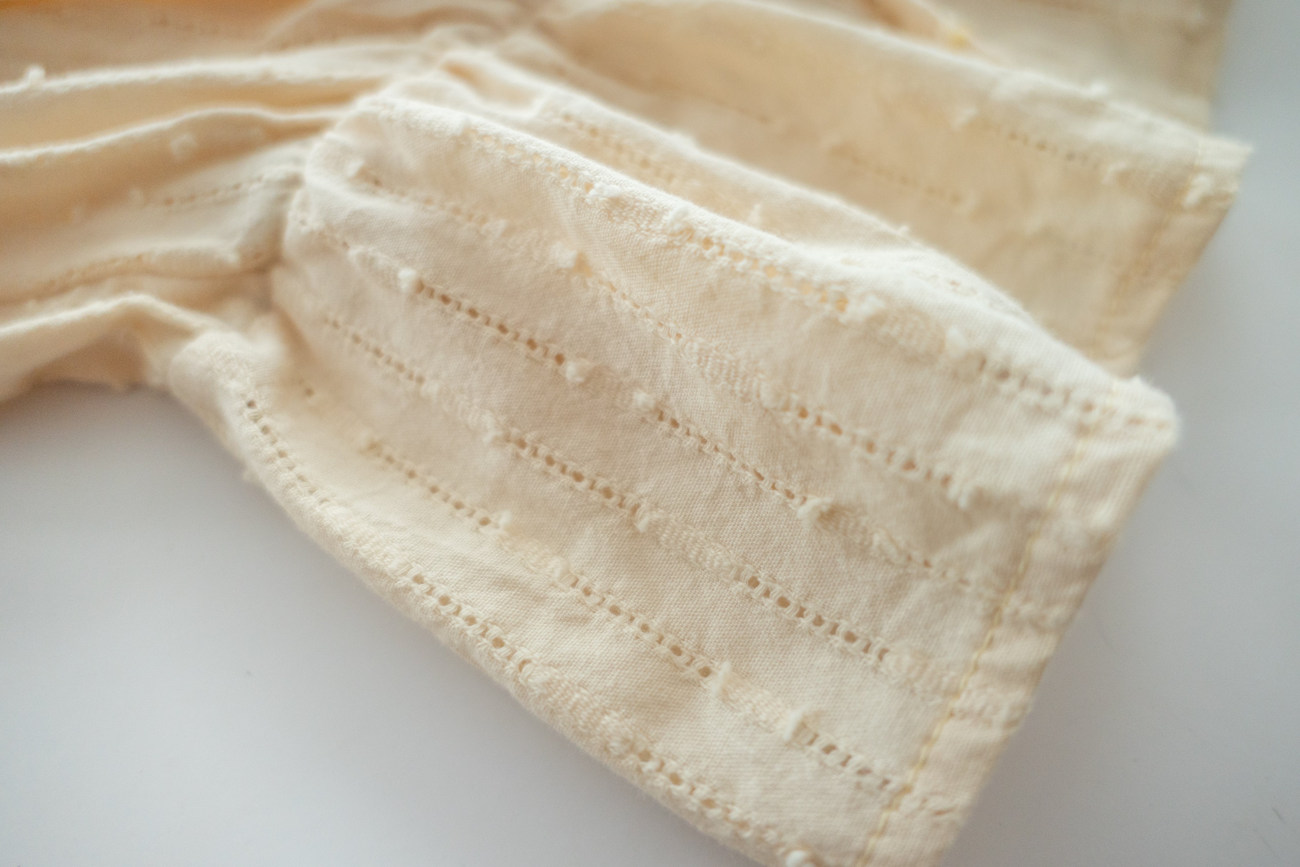 Star Shower 鏤空立體通花泡泡修腰上衣, Top/ BU8945 (yellow sold out)