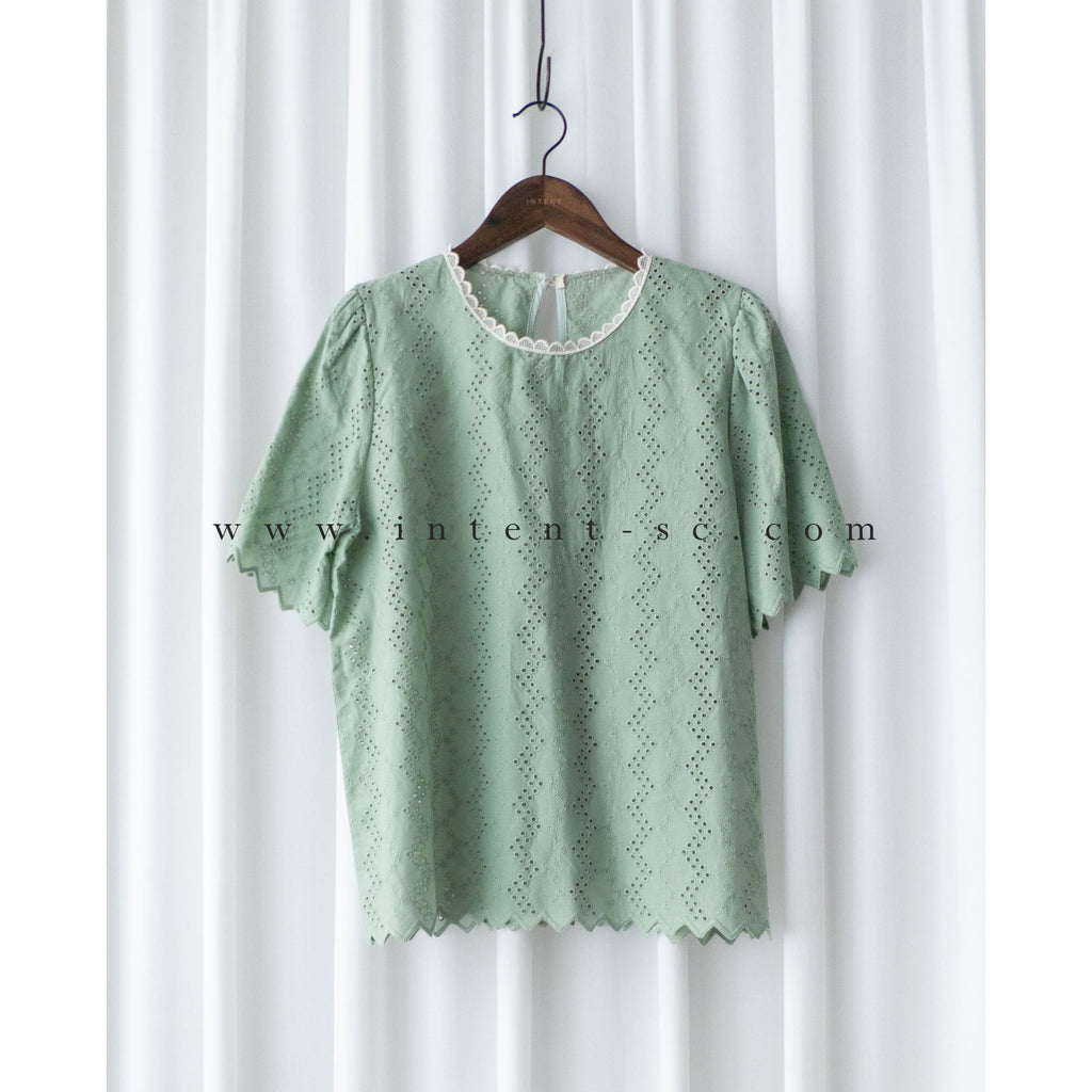 Matcha Garden 浪漫細節花邊領口通花抹茶綠上衣, Top/ BU8946
