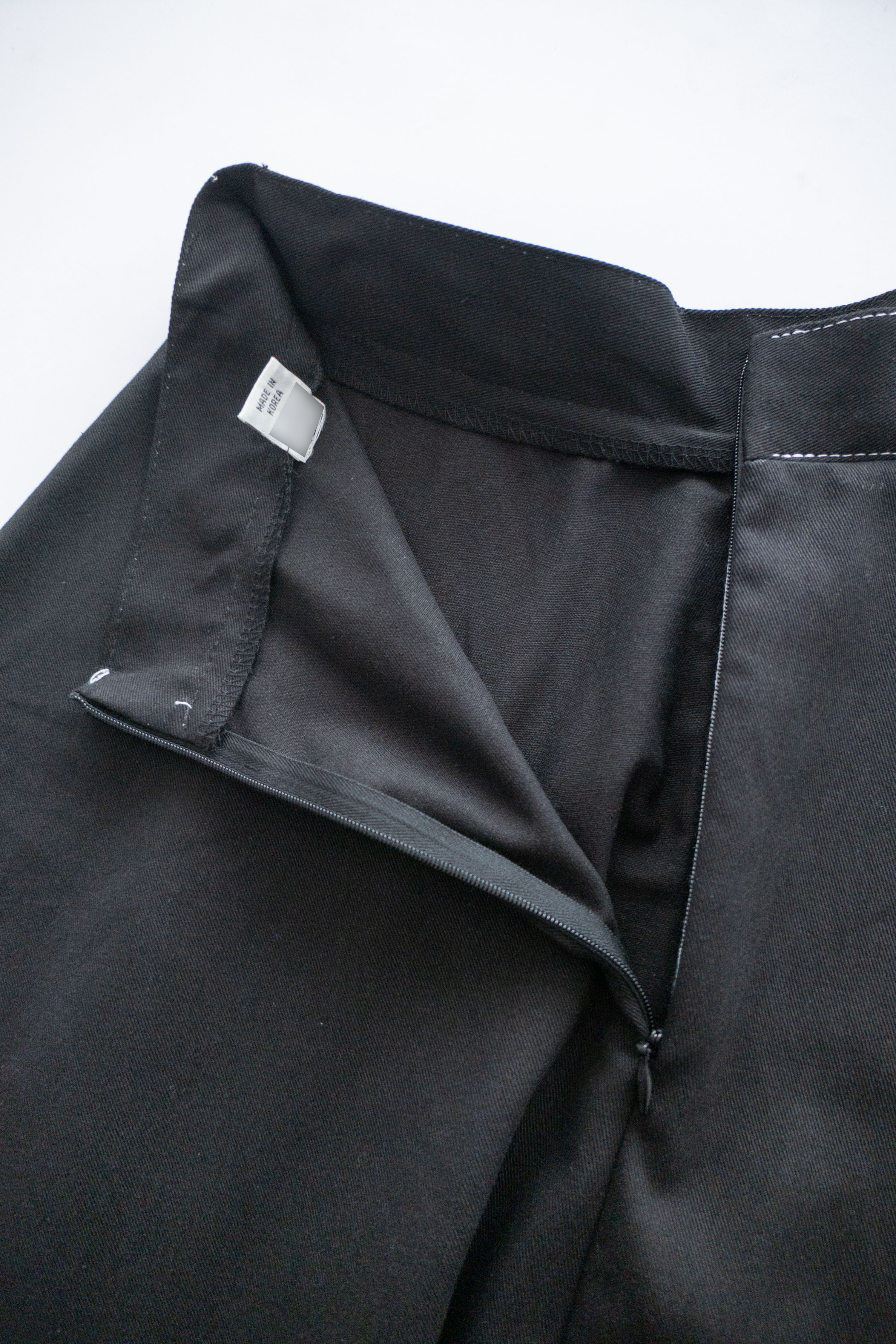 Flair Stitch 黑色白邊線裝飾修腰大傘裙, Skirt/ SK8712