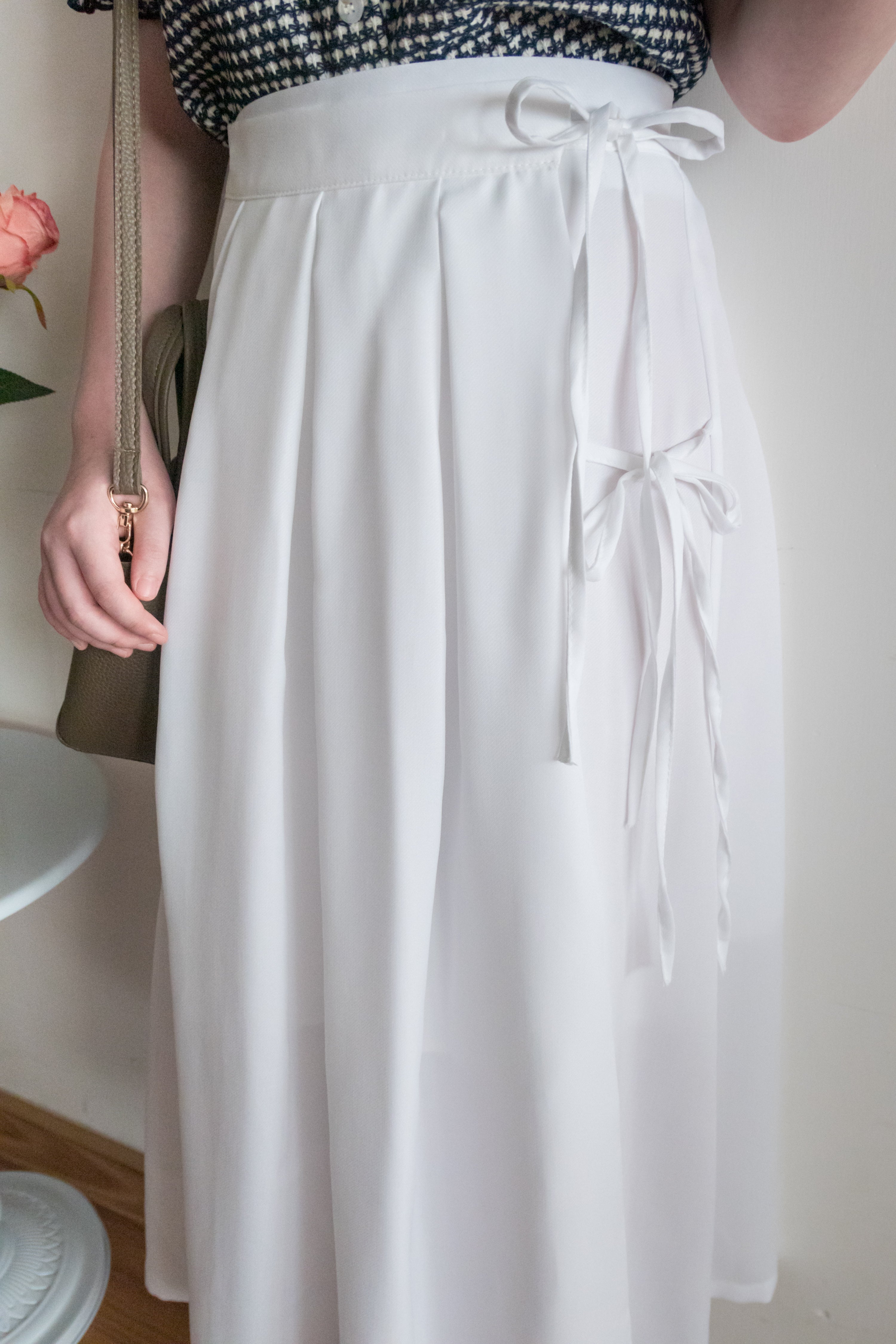 Ribbons Pleated 顯腰身內鈕扣質感雙蝴蝶結半身裙, Skirt/ SK8713