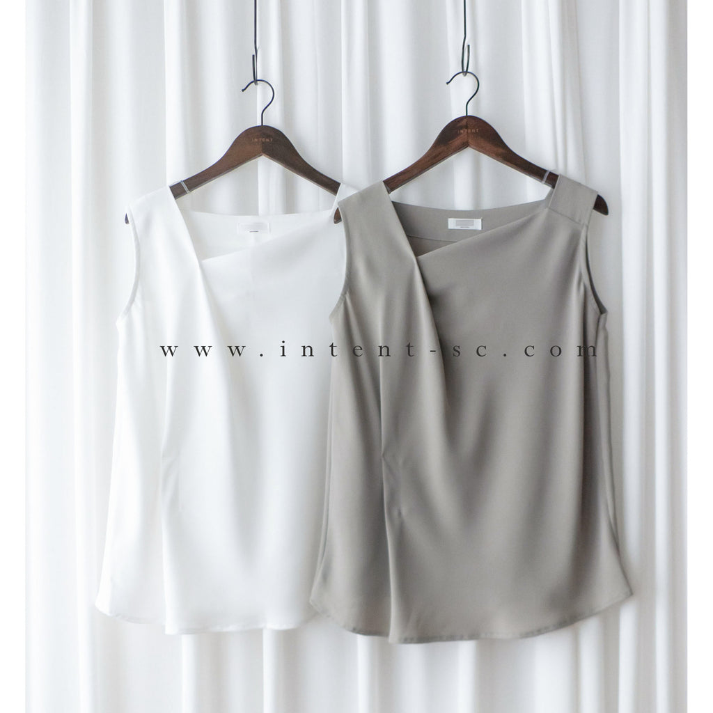 Asymmetrical 微斜方領軟滑無袖. Blouse/ BU8943